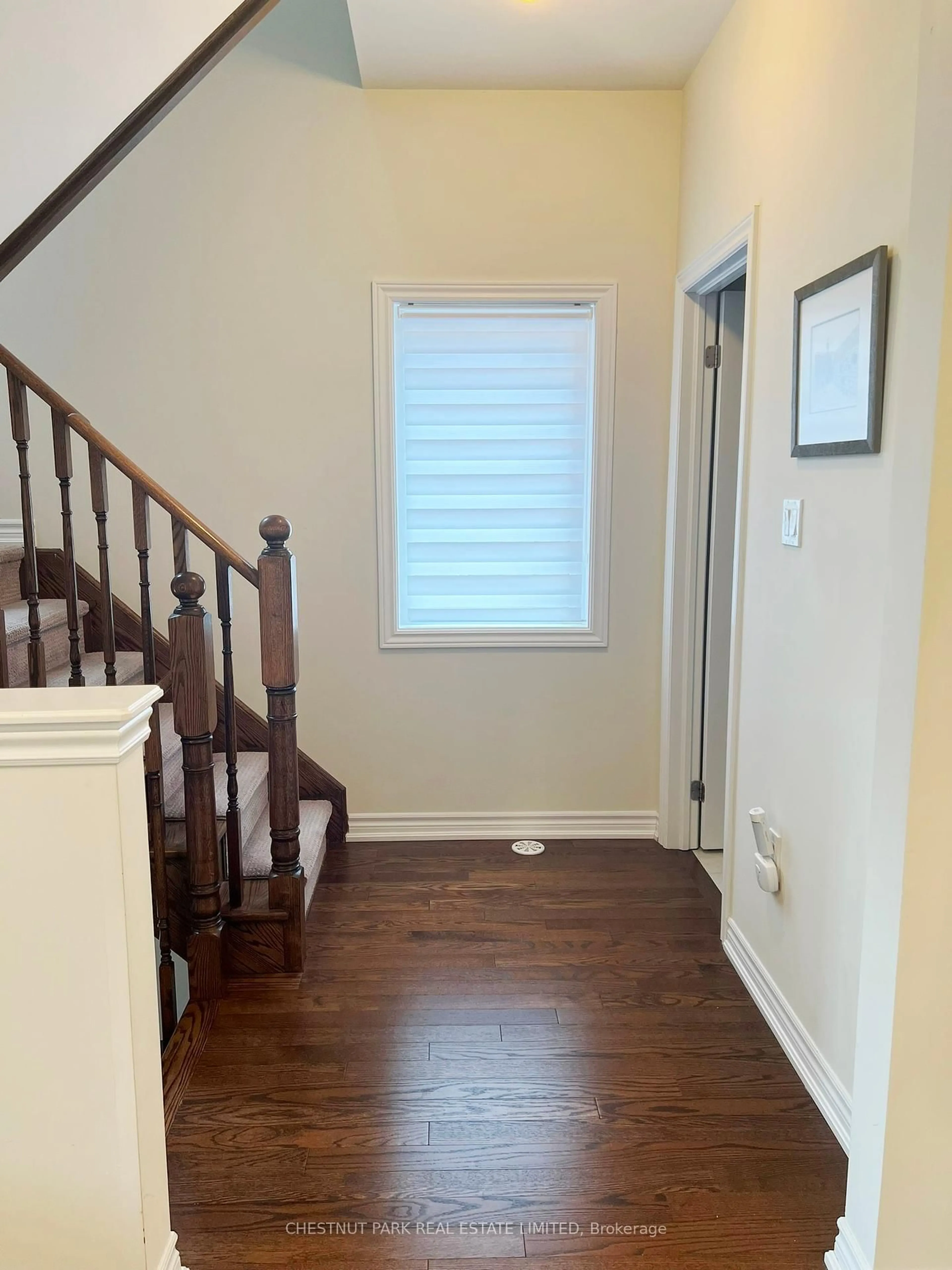 Indoor entryway for 224 Appleton Crt, Newmarket Ontario L3Y 0B8
