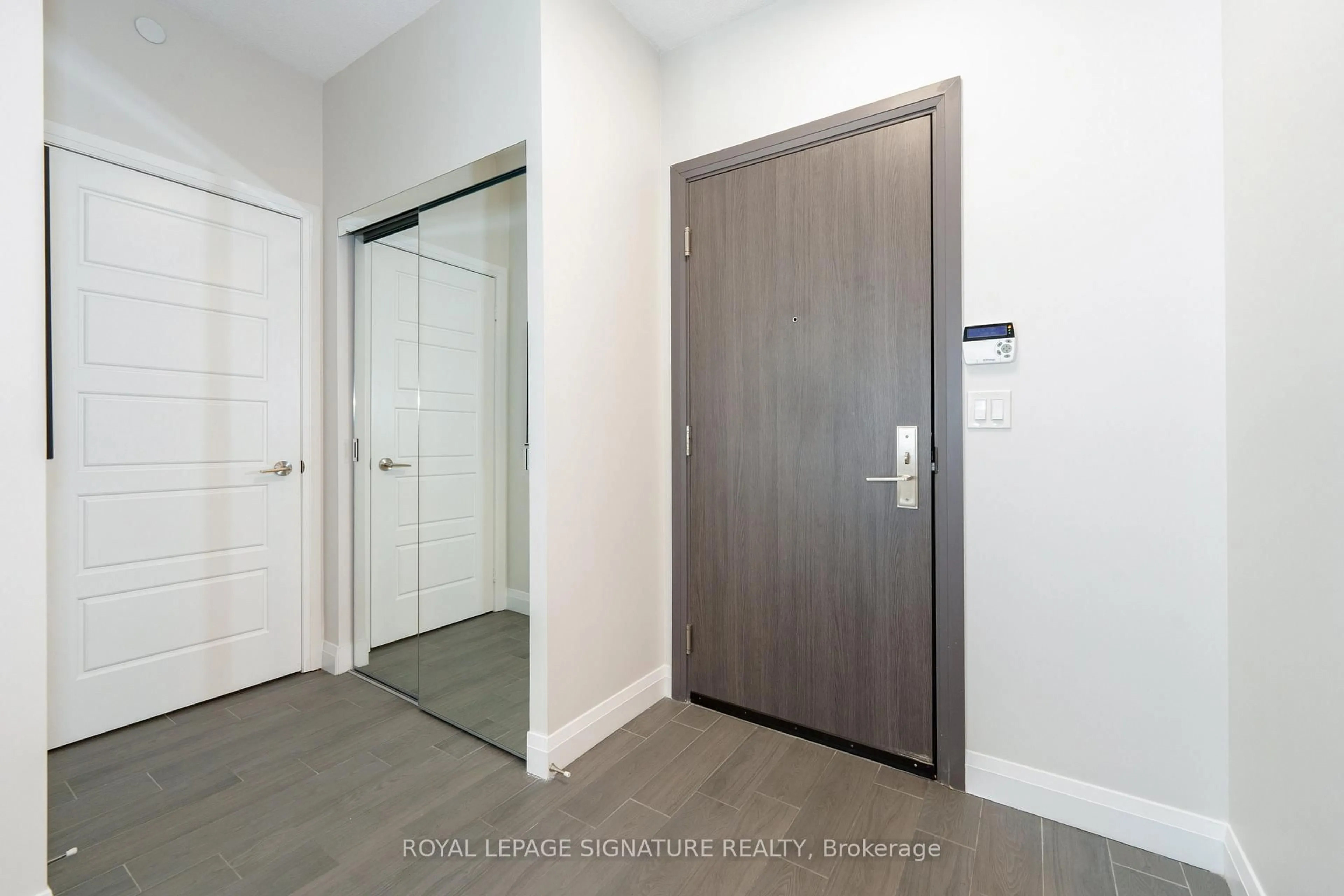 Indoor entryway for 15 Water Walk Dr #1709, Markham Ontario L6G 0G2