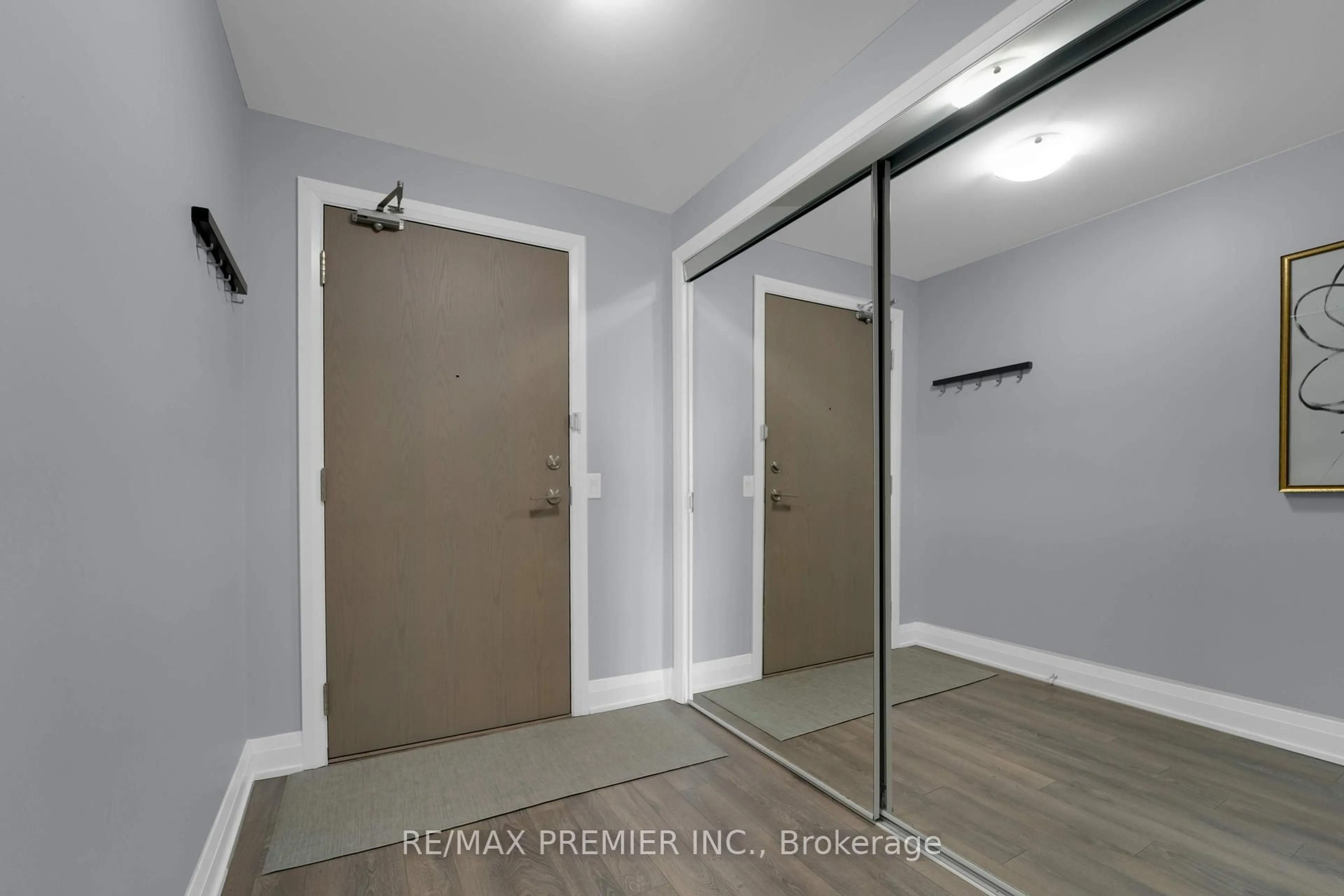 Indoor entryway for 4800 Highway 7 #426, Vaughan Ontario L4L 1H8