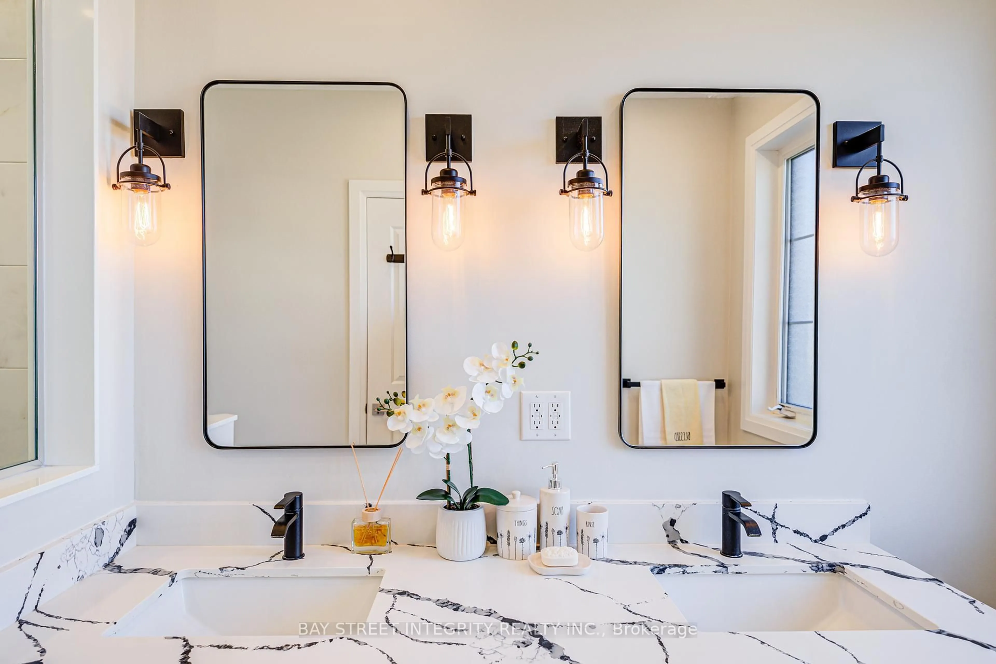 Contemporary bathroom, ceramic/tile floor for 511 New England Crt, Newmarket Ontario L3X 0M6