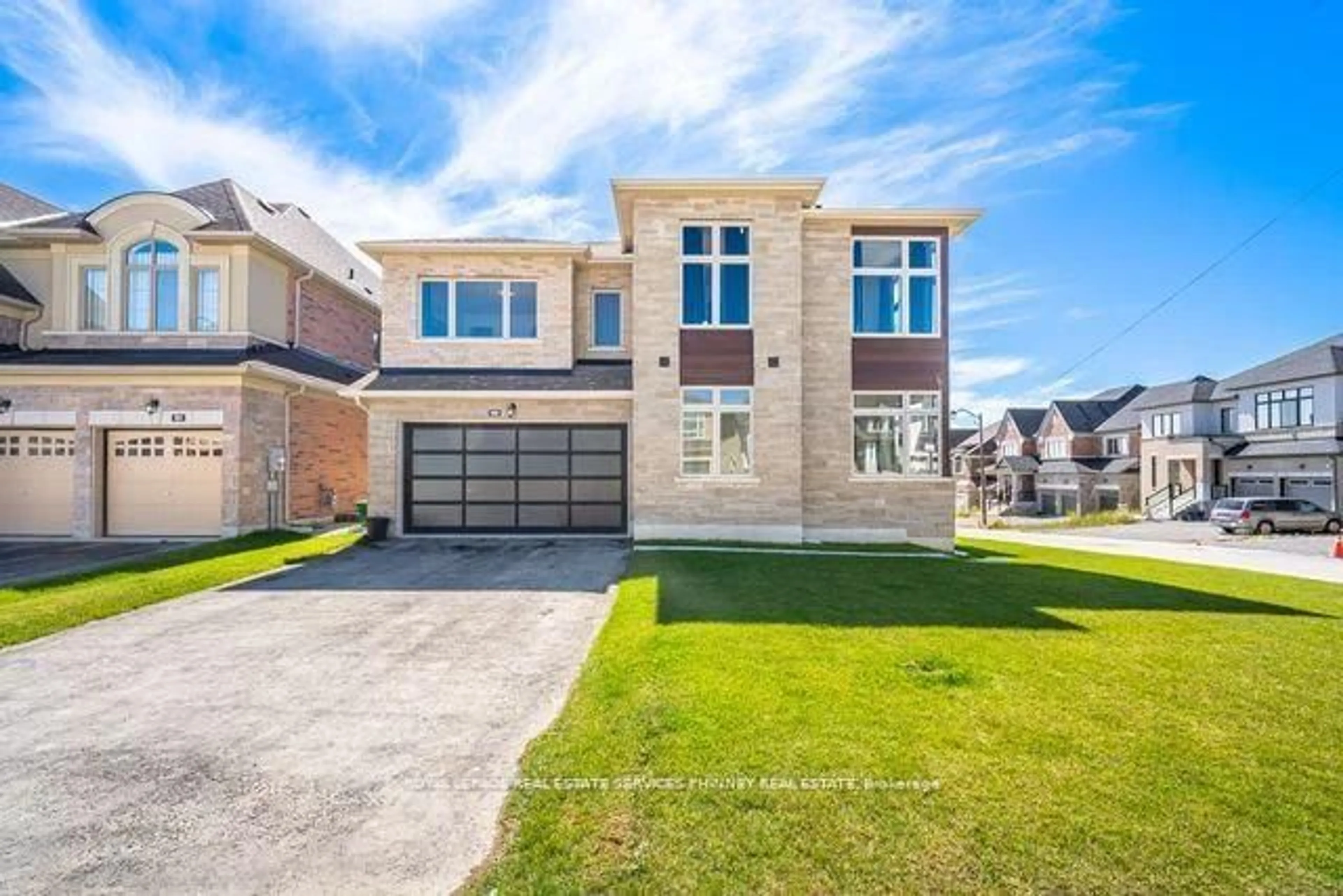 Home with brick exterior material, street for 189 Thompson Dr, East Gwillimbury Ontario L9N 1E2