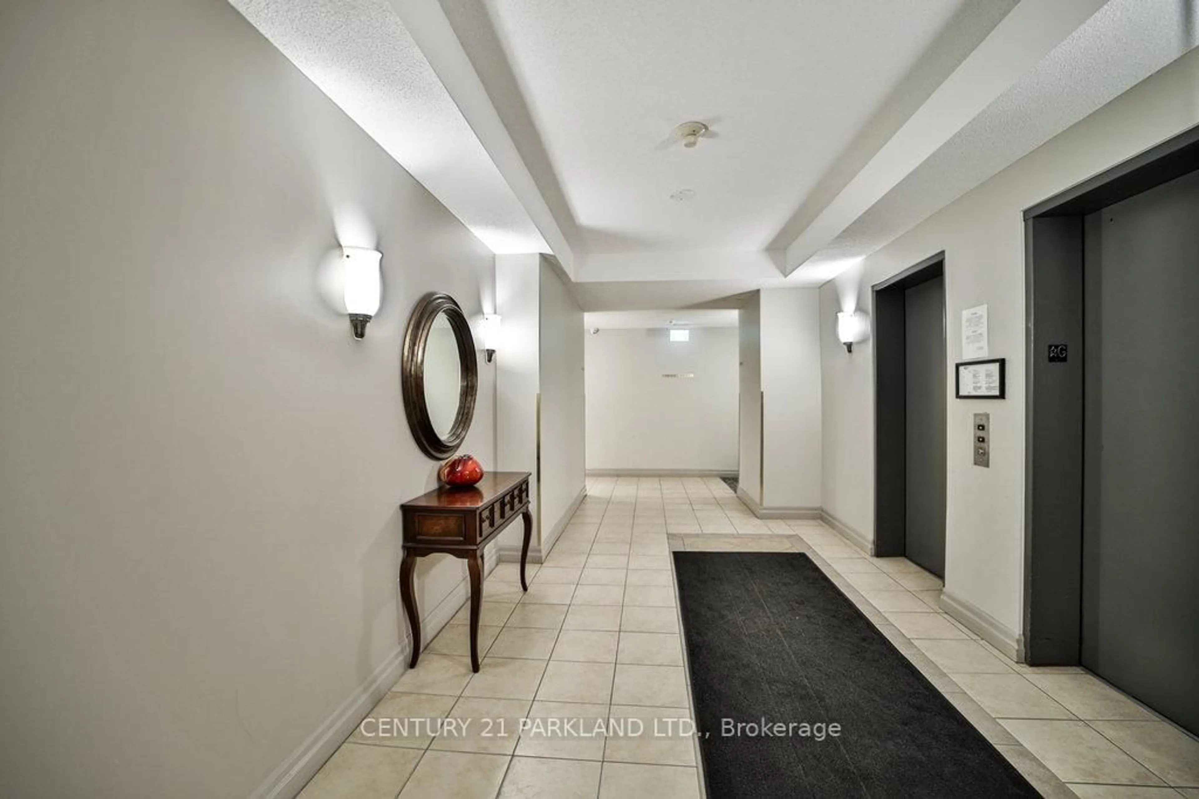 Indoor foyer for 2506 Rutherford Rd #202, Vaughan Ontario L4K 5N4
