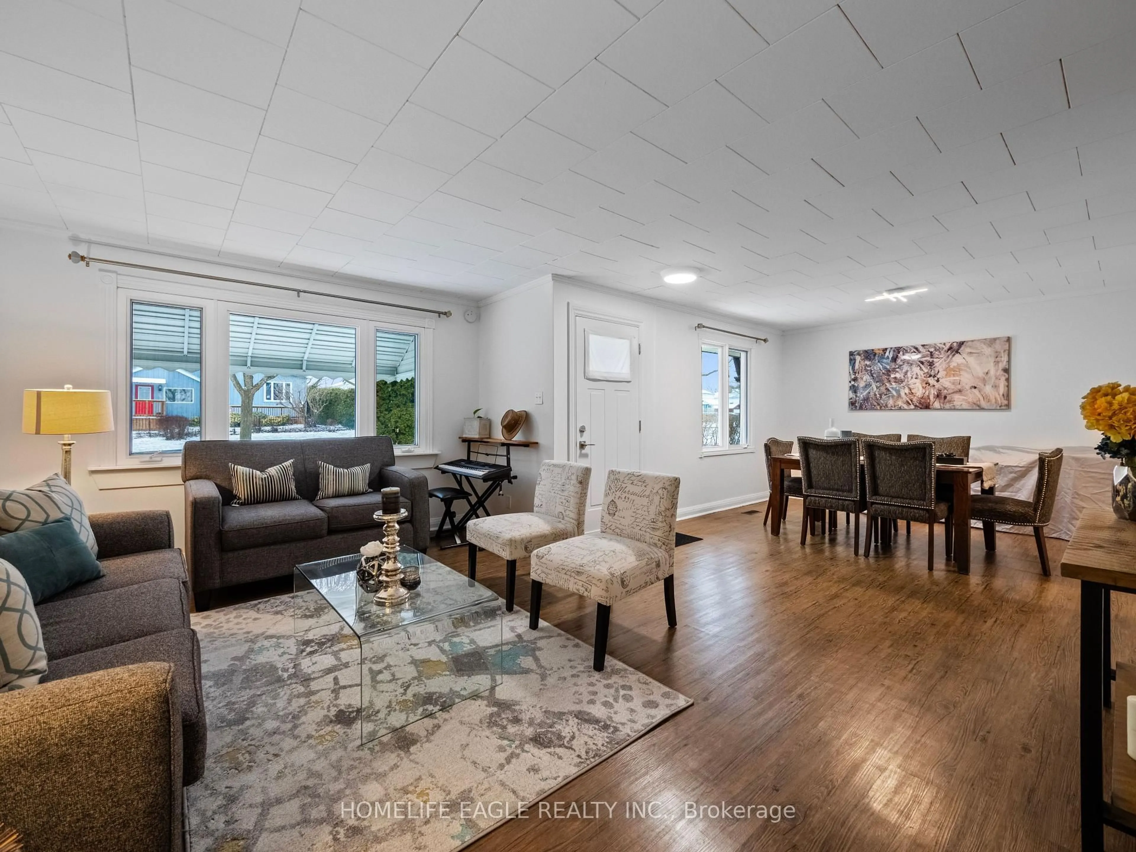 Living room with furniture, wood/laminate floor for 759 Lowell Ave, Newmarket Ontario L3Y 1T4