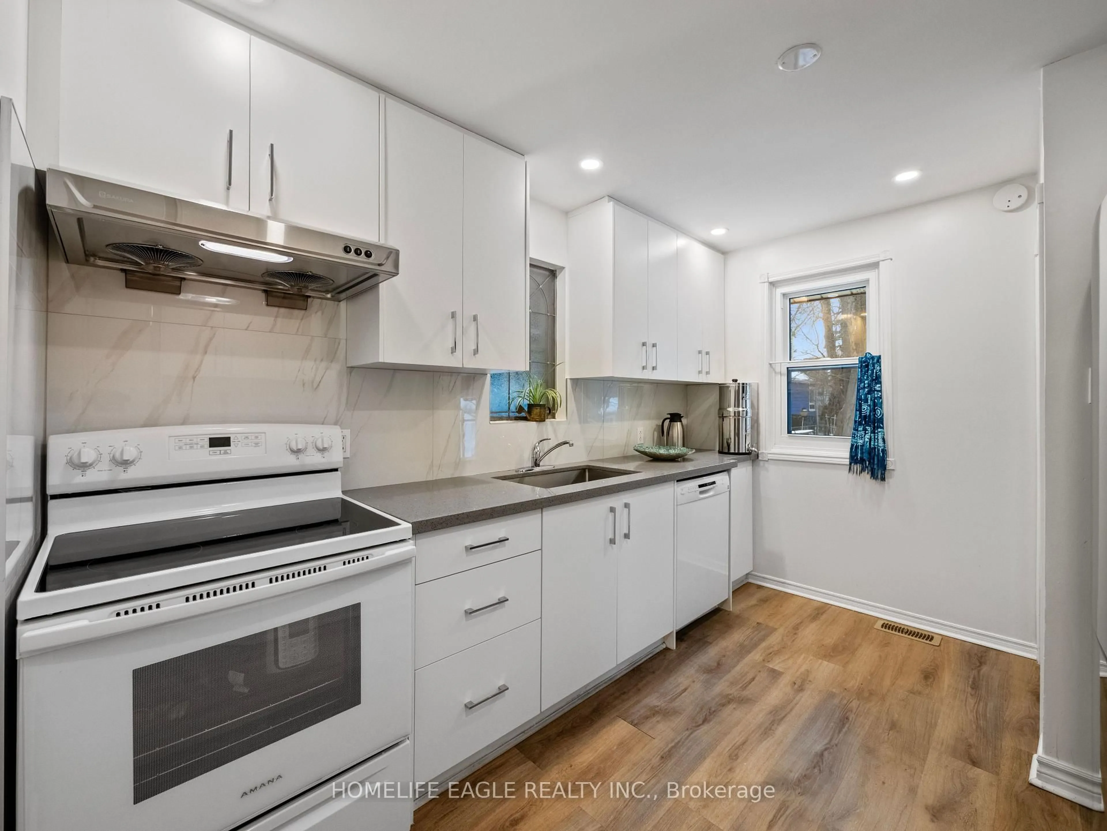 Open concept kitchen, unknown for 759 Lowell Ave, Newmarket Ontario L3Y 1T4