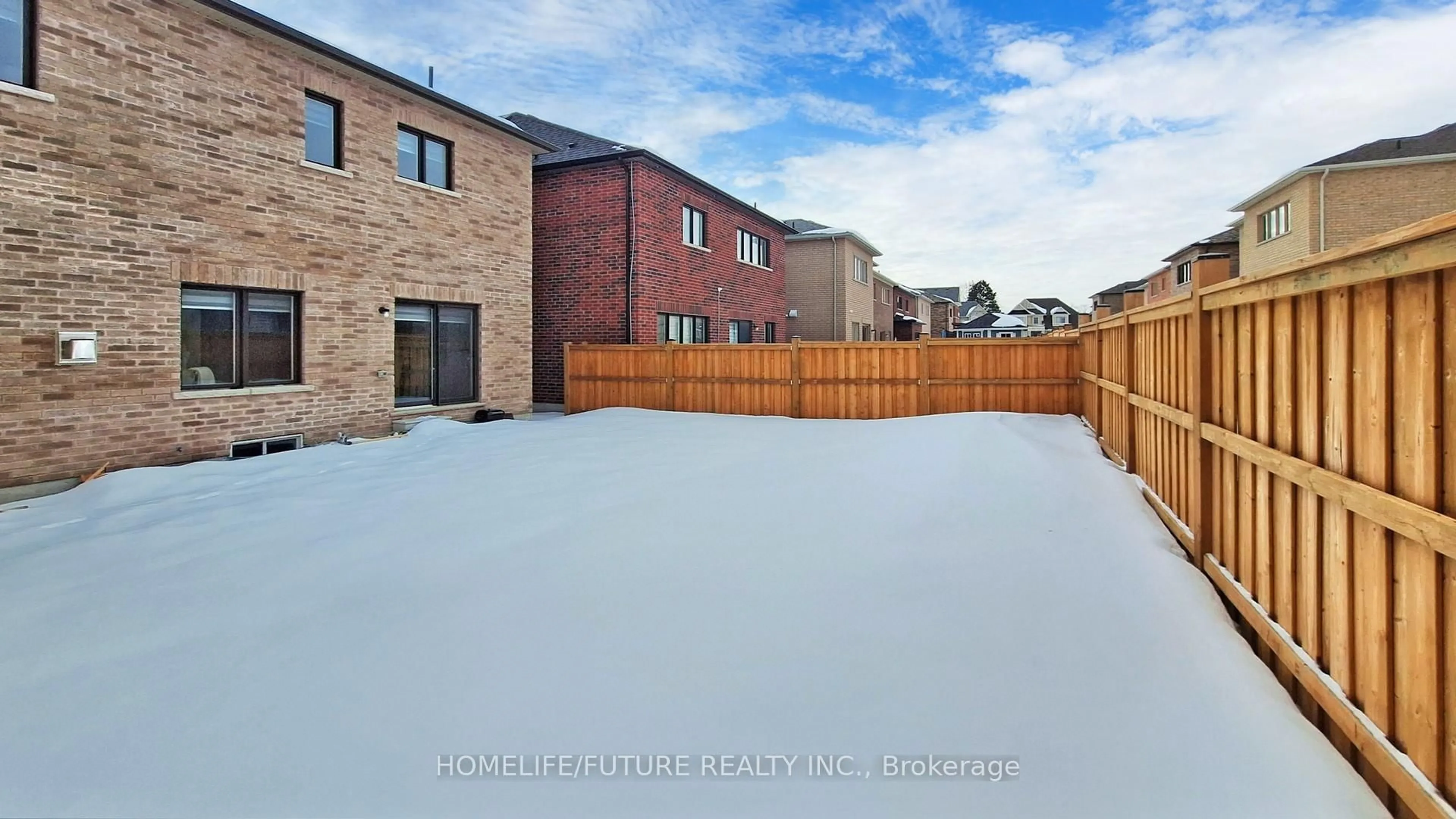 Patio, street for 16 VALLEO St, Georgina Ontario L4P 0J9