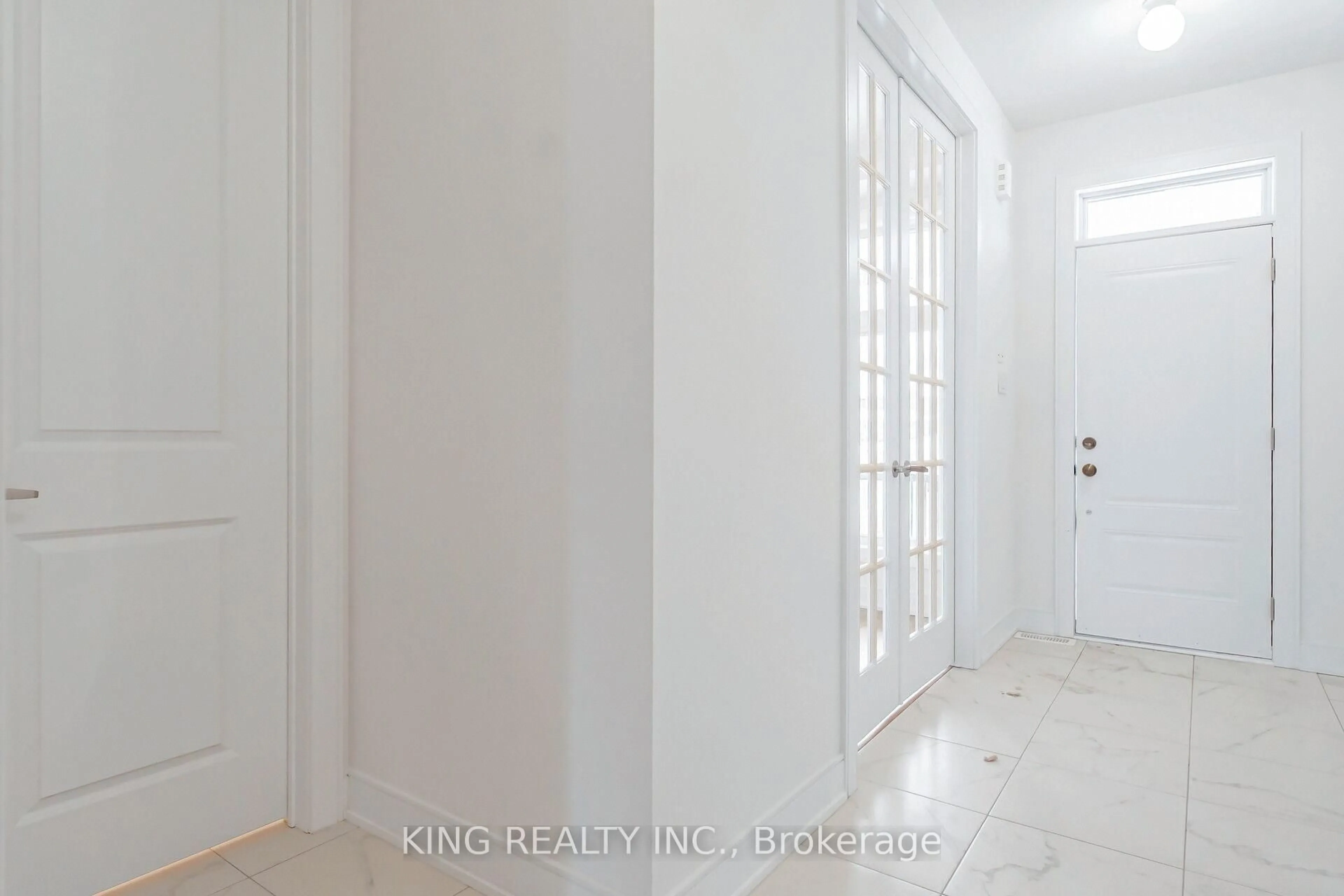 Indoor entryway for 79 BIG CANOE Dr, Georgina Ontario L0E 1R0