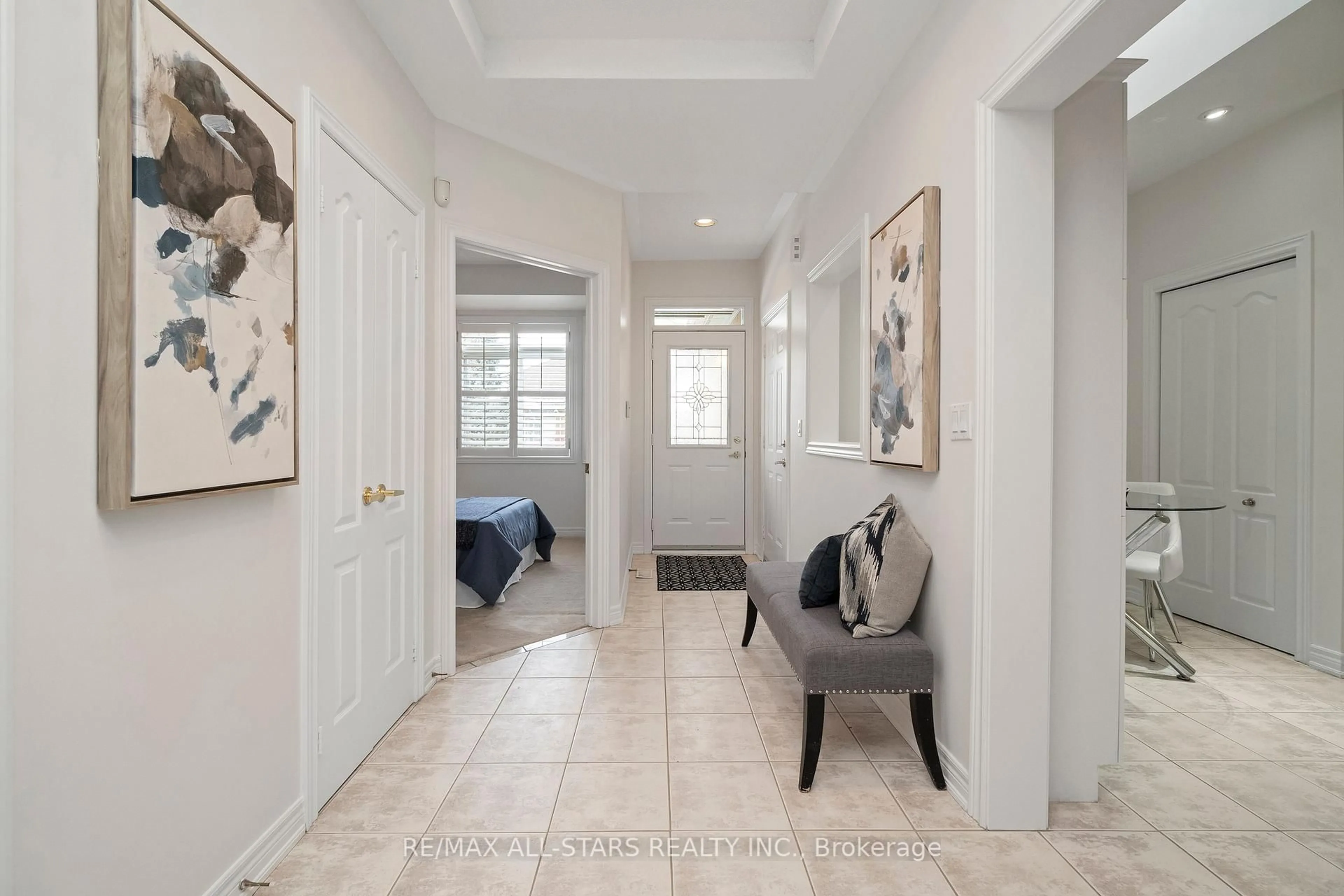 Indoor entryway for 68 Celebrity Greens Way, Markham Ontario L6E 1B5
