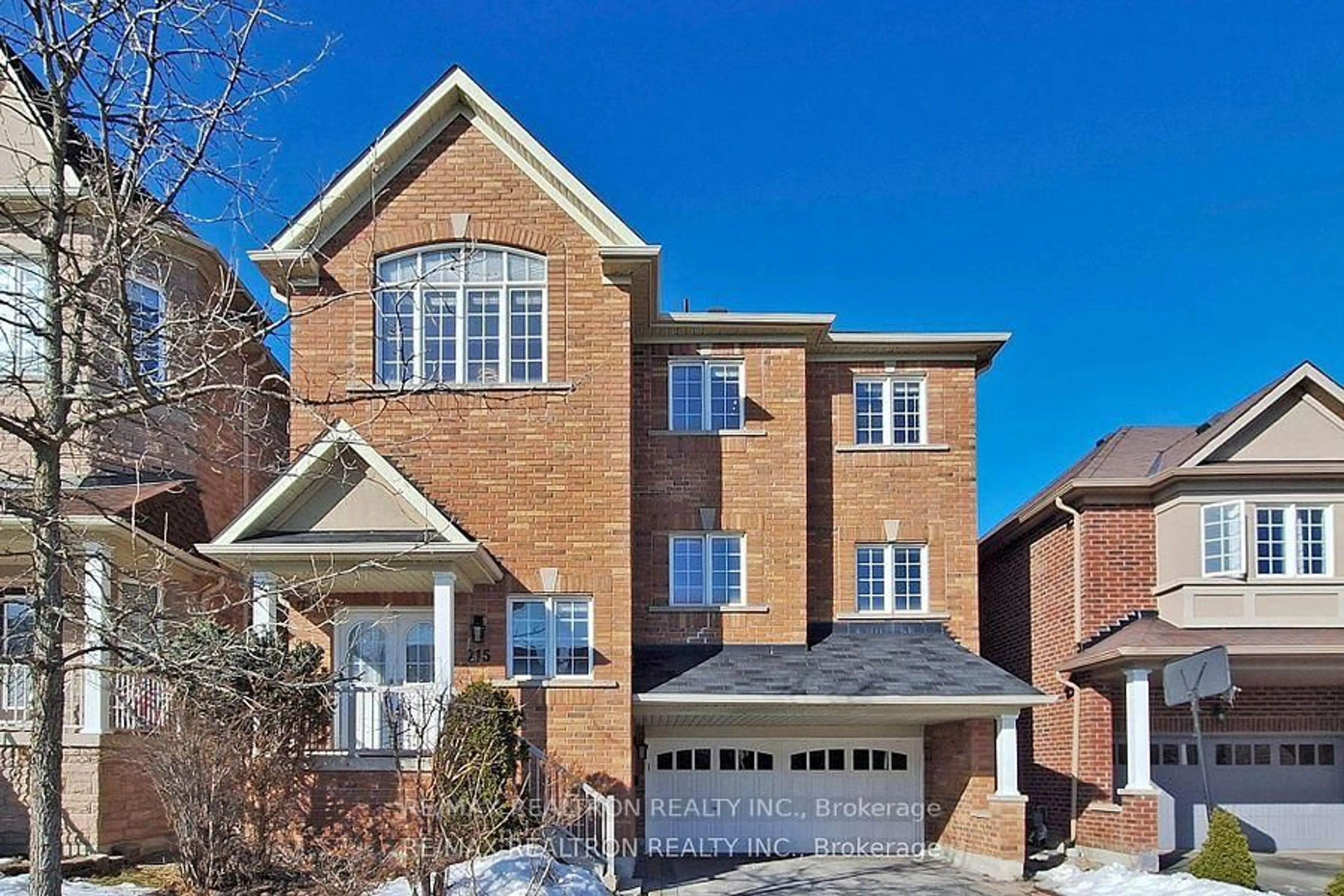 Home with brick exterior material, street for 215 Woodspring Ave, Newmarket Ontario L3X 3J4