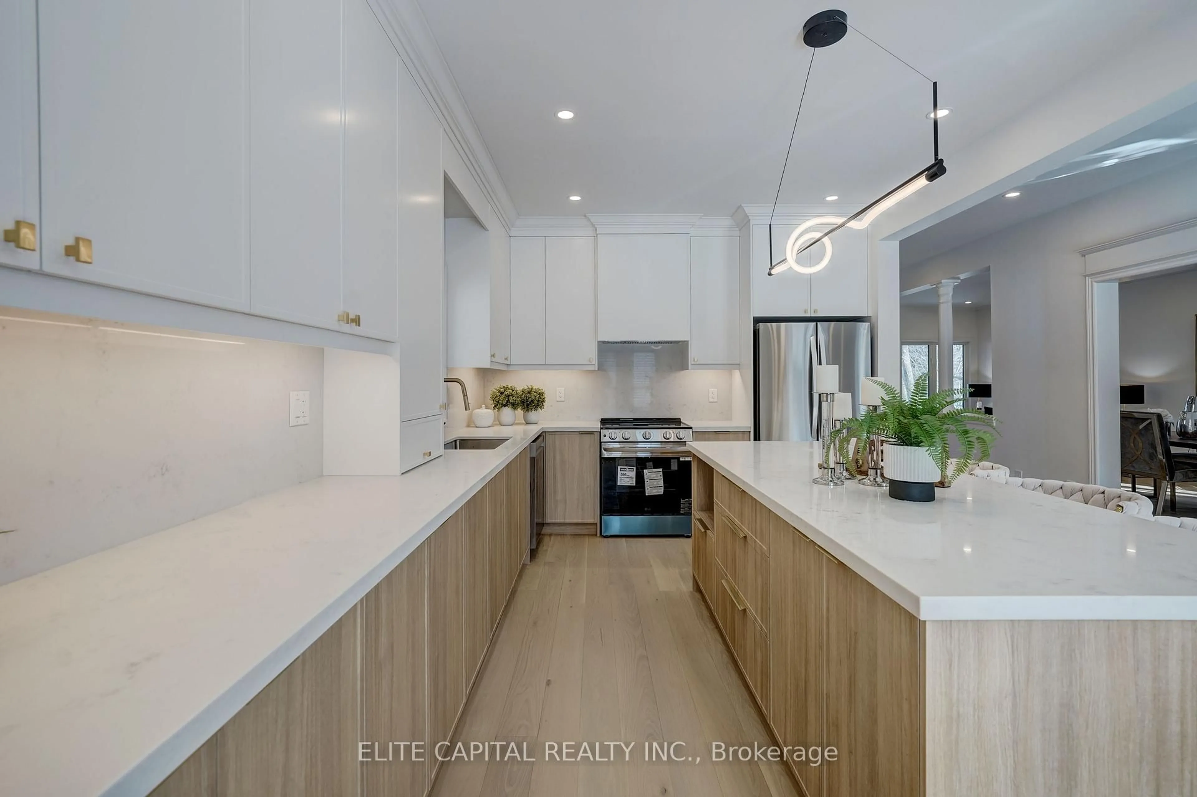 Contemporary kitchen, unknown for 123 Stave Cres, Richmond Hill Ontario L4C 0S9