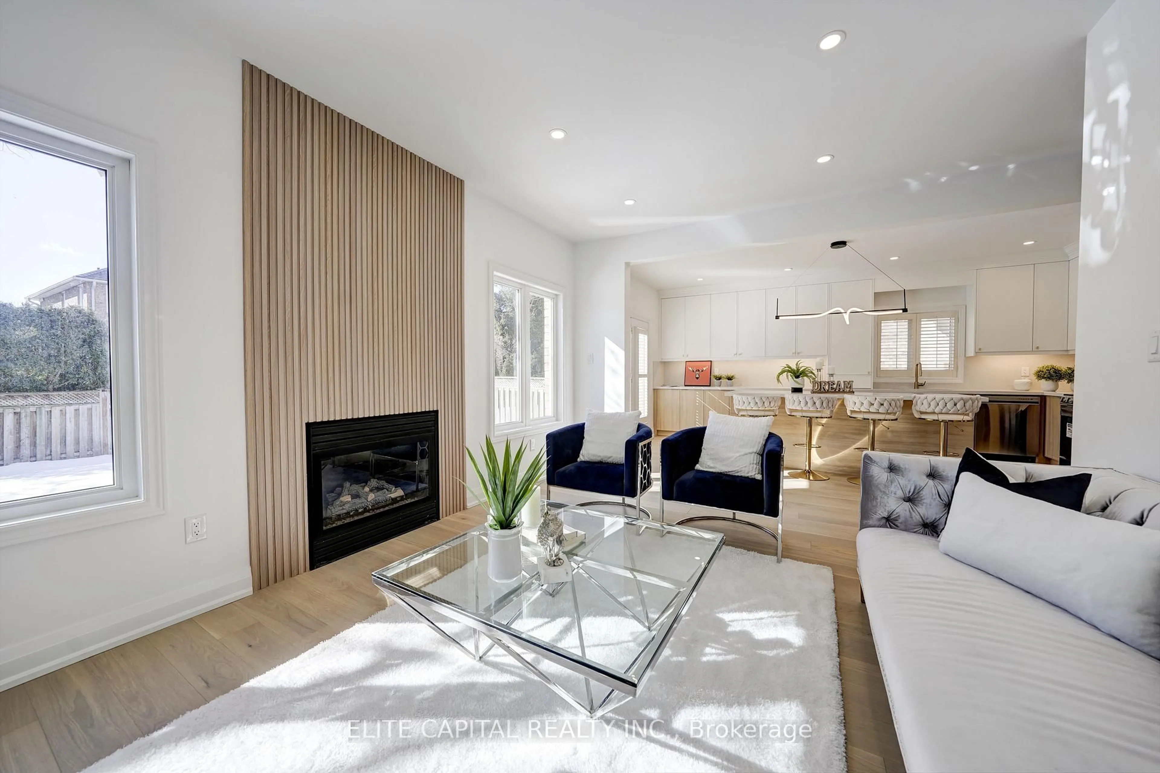 Living room with furniture, wood/laminate floor for 123 Stave Cres, Richmond Hill Ontario L4C 0S9