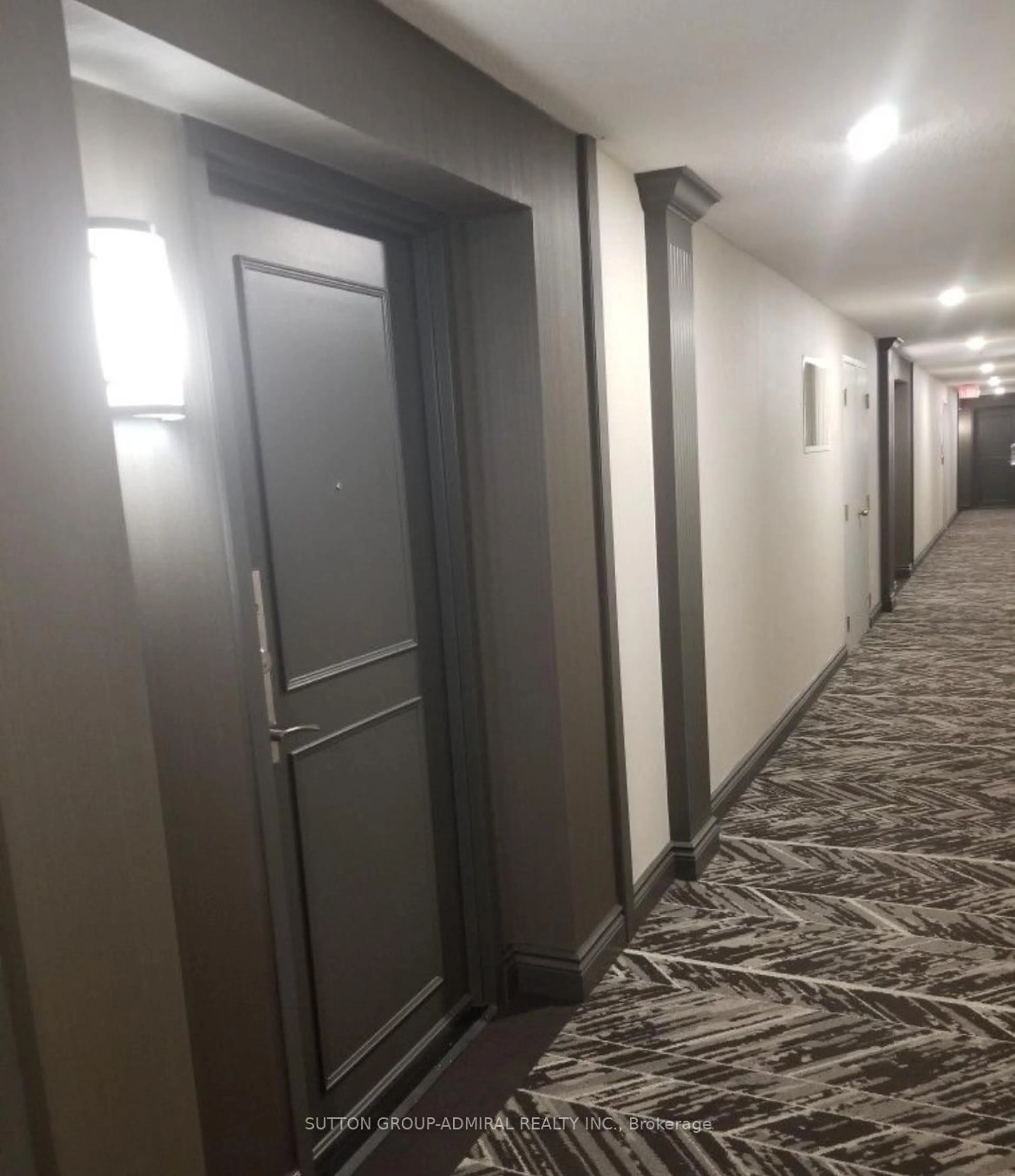 Indoor foyer for 11 Townsgate Dr #317, Vaughan Ontario L4J 8G4