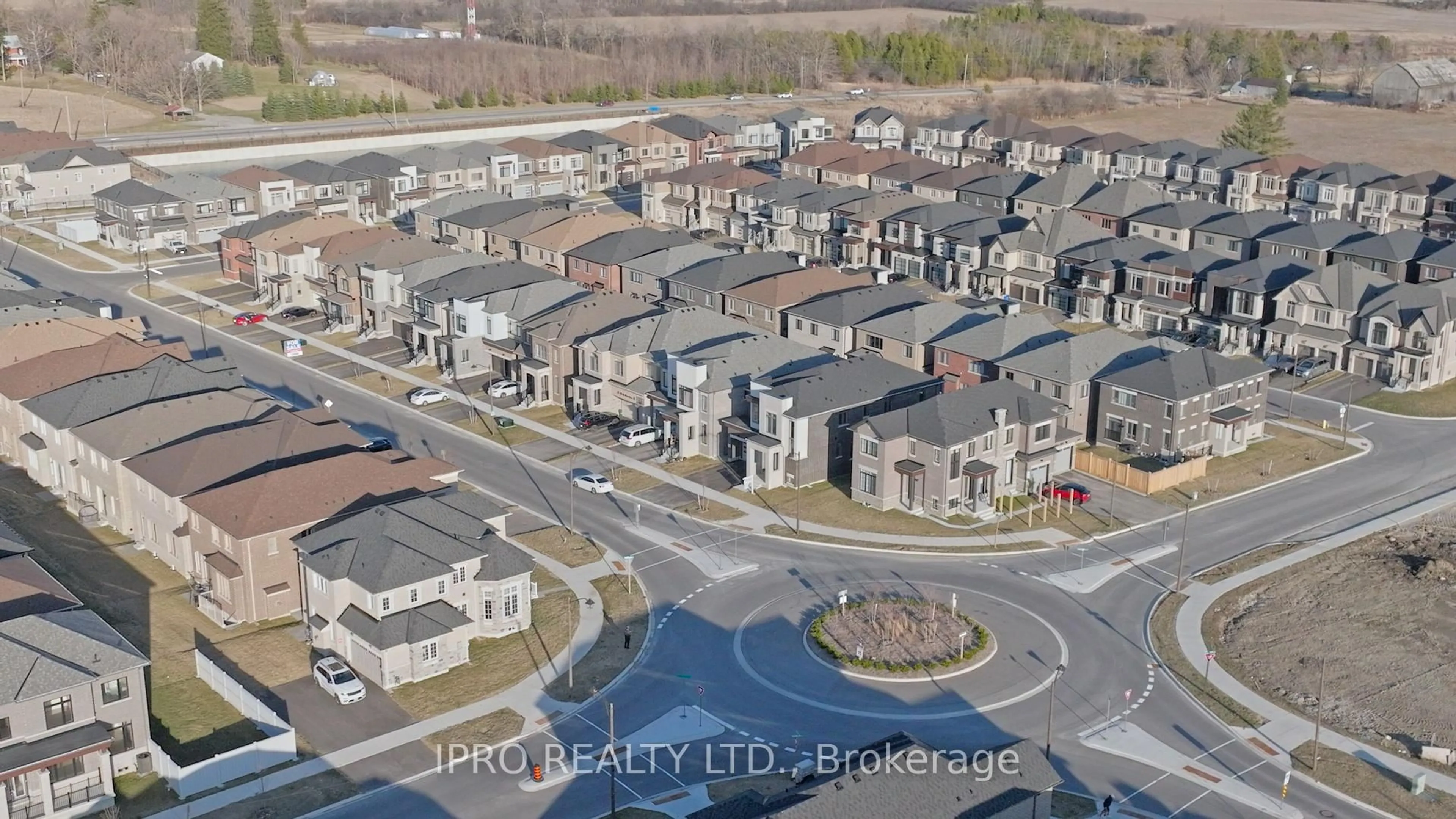 A pic from outside/outdoor area/front of a property/back of a property/a pic from drone, street for 197 McKean Dr, Whitchurch-Stouffville Ontario L4A 5C2