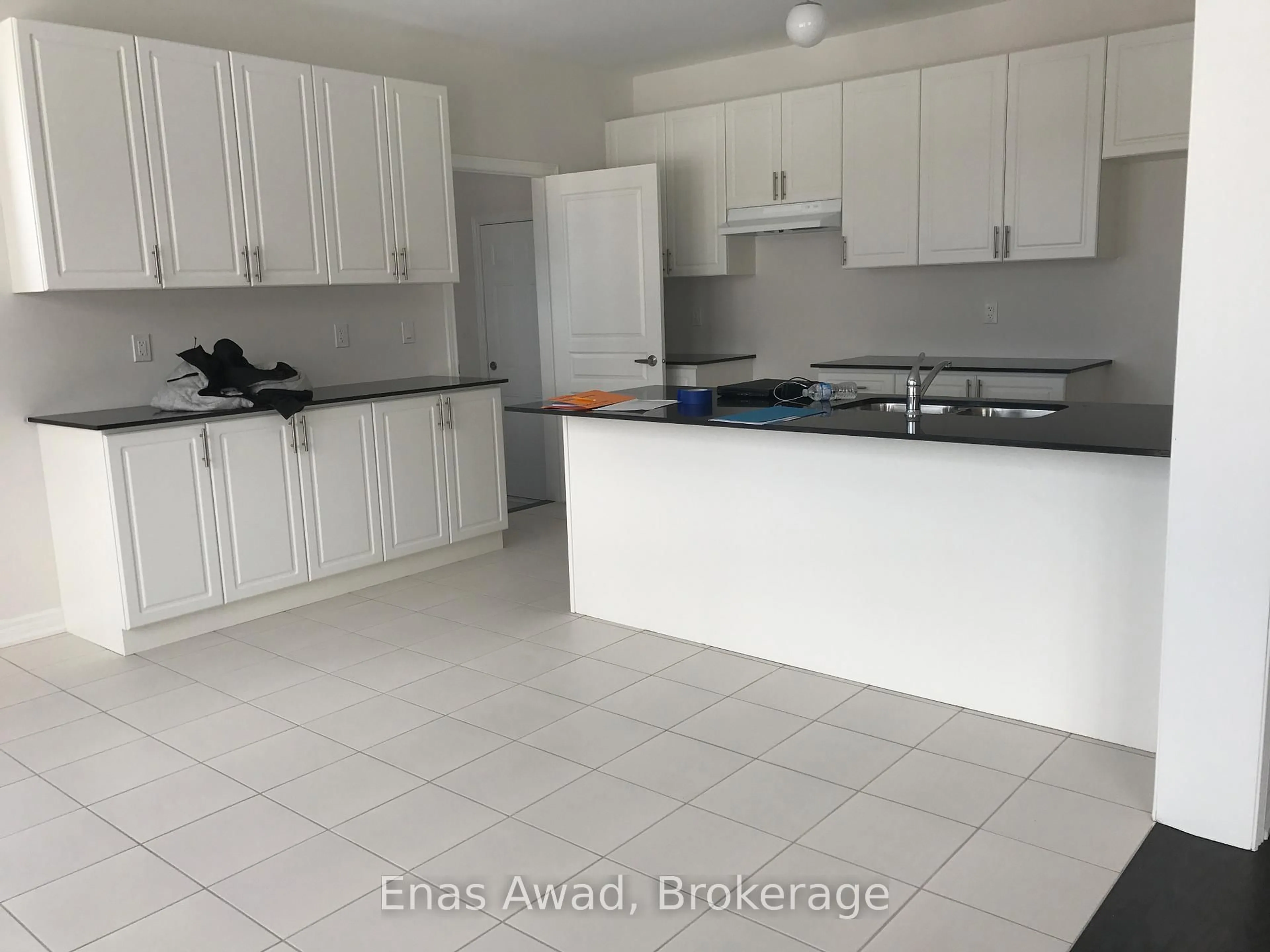 Standard kitchen, ceramic/tile floor for 968 Green St, Innisfil Ontario L0L 1W0