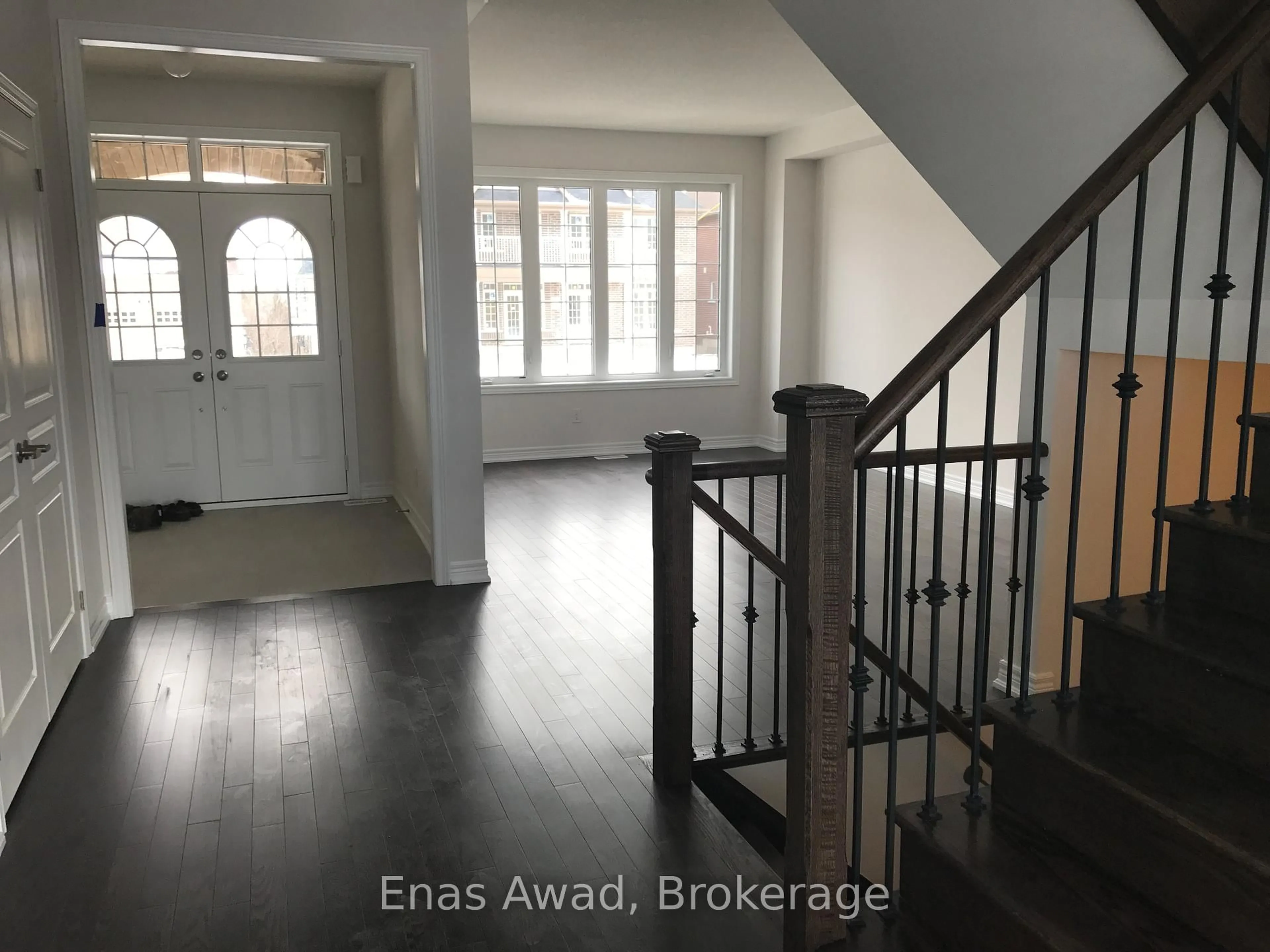 Indoor entryway for 968 Green St, Innisfil Ontario L0L 1W0
