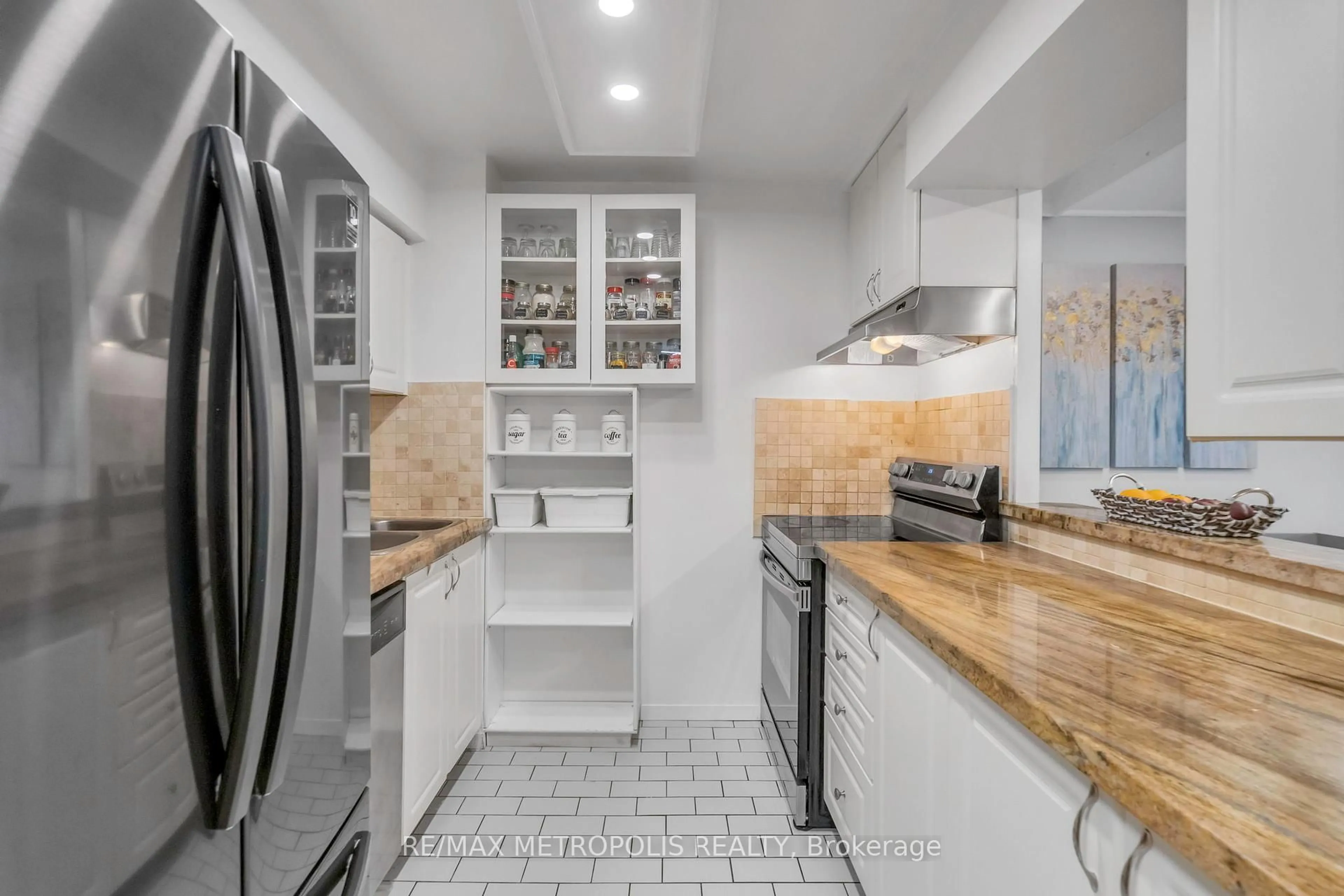 Unknown for 326 Major Mackenzie Dr #212, Richmond Hill Ontario L4C 8T4