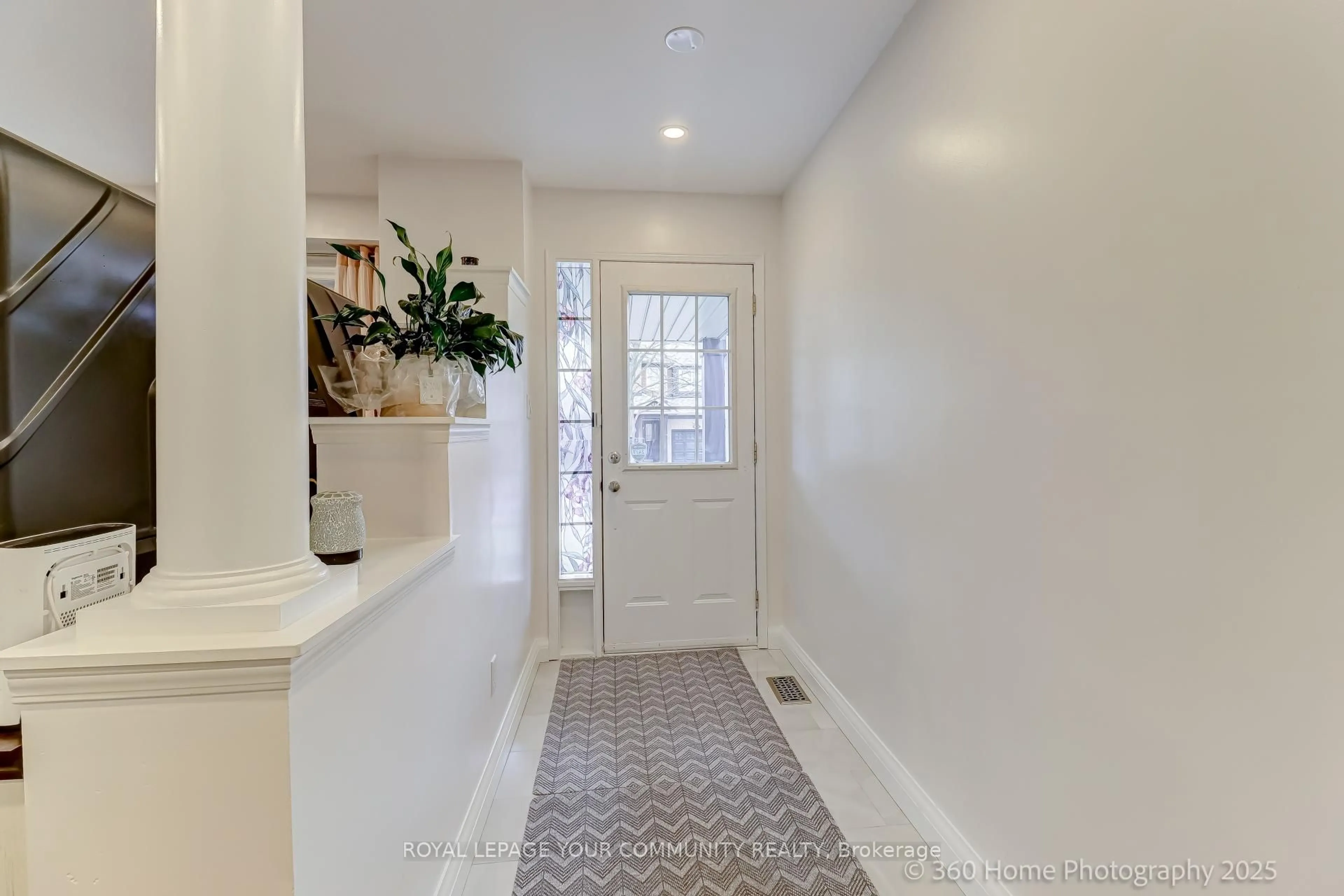 Indoor entryway for 199 Equator Cres, Vaughan Ontario L6A 2Y2