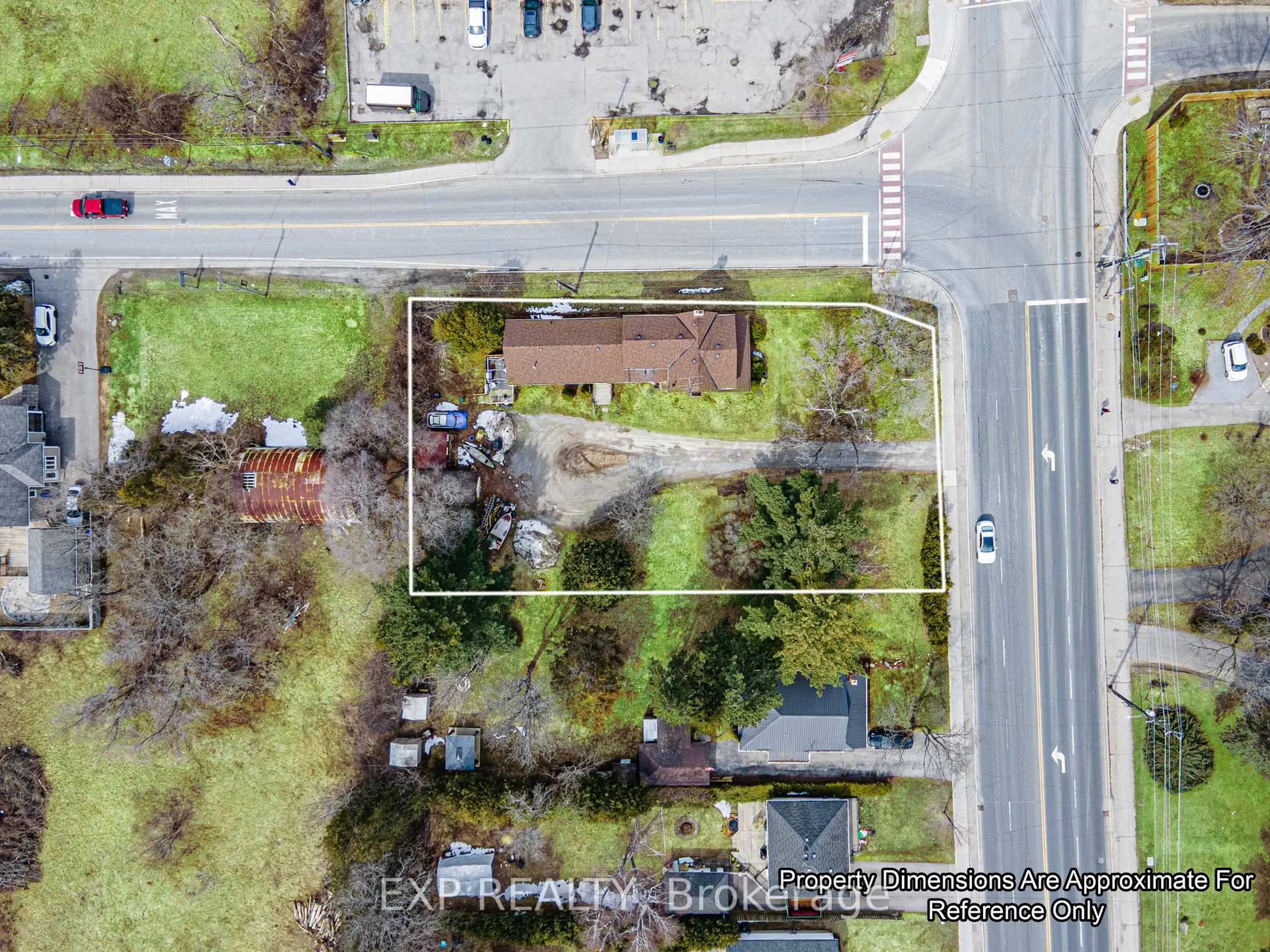 A pic from outside/outdoor area/front of a property/back of a property/a pic from drone, street for 21082 Dalton Rd, Georgina Ontario L0E 1L0