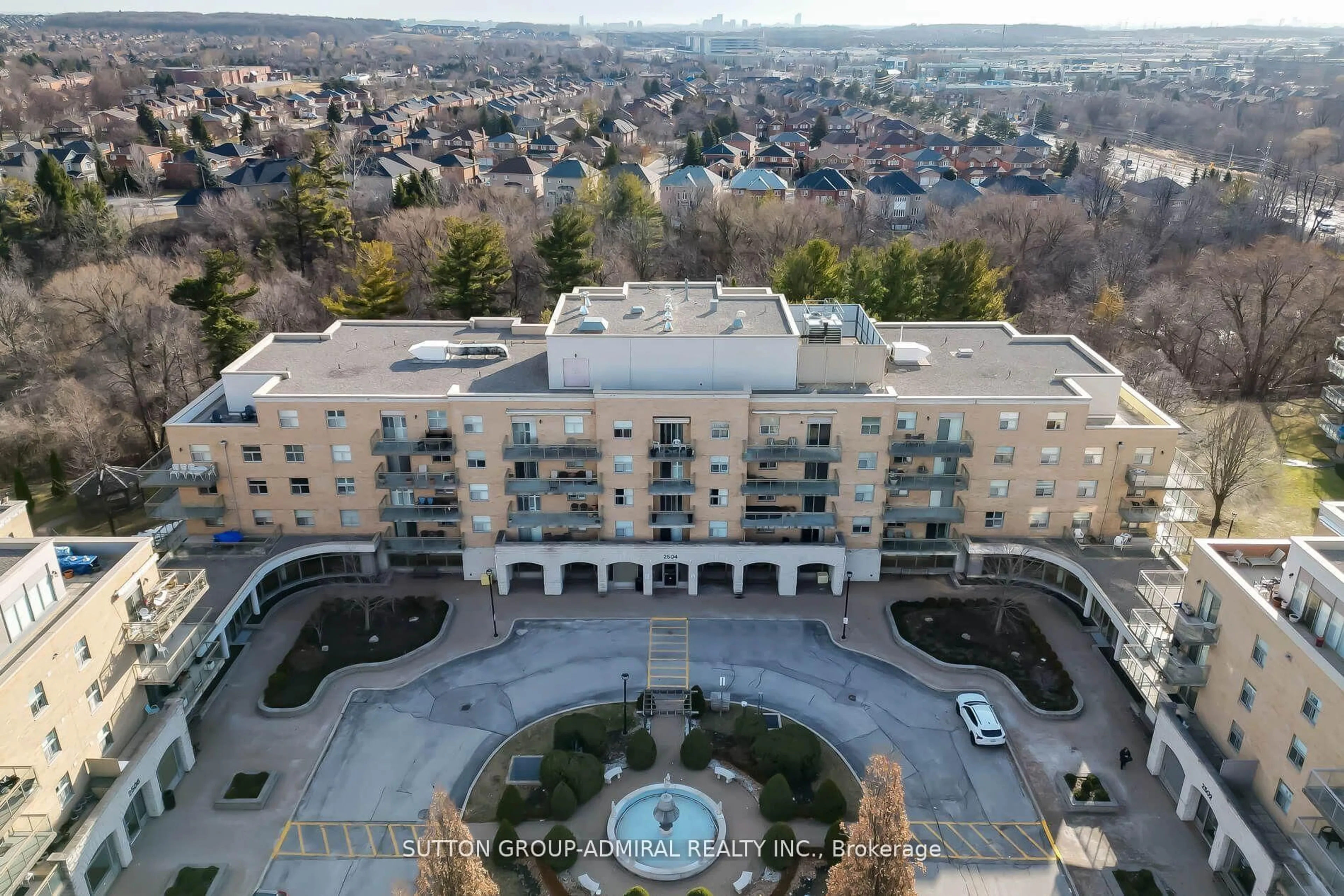 A pic from outside/outdoor area/front of a property/back of a property/a pic from drone, building for 2504 Rutherford Rd #509, Vaughan Ontario L4K 5N5
