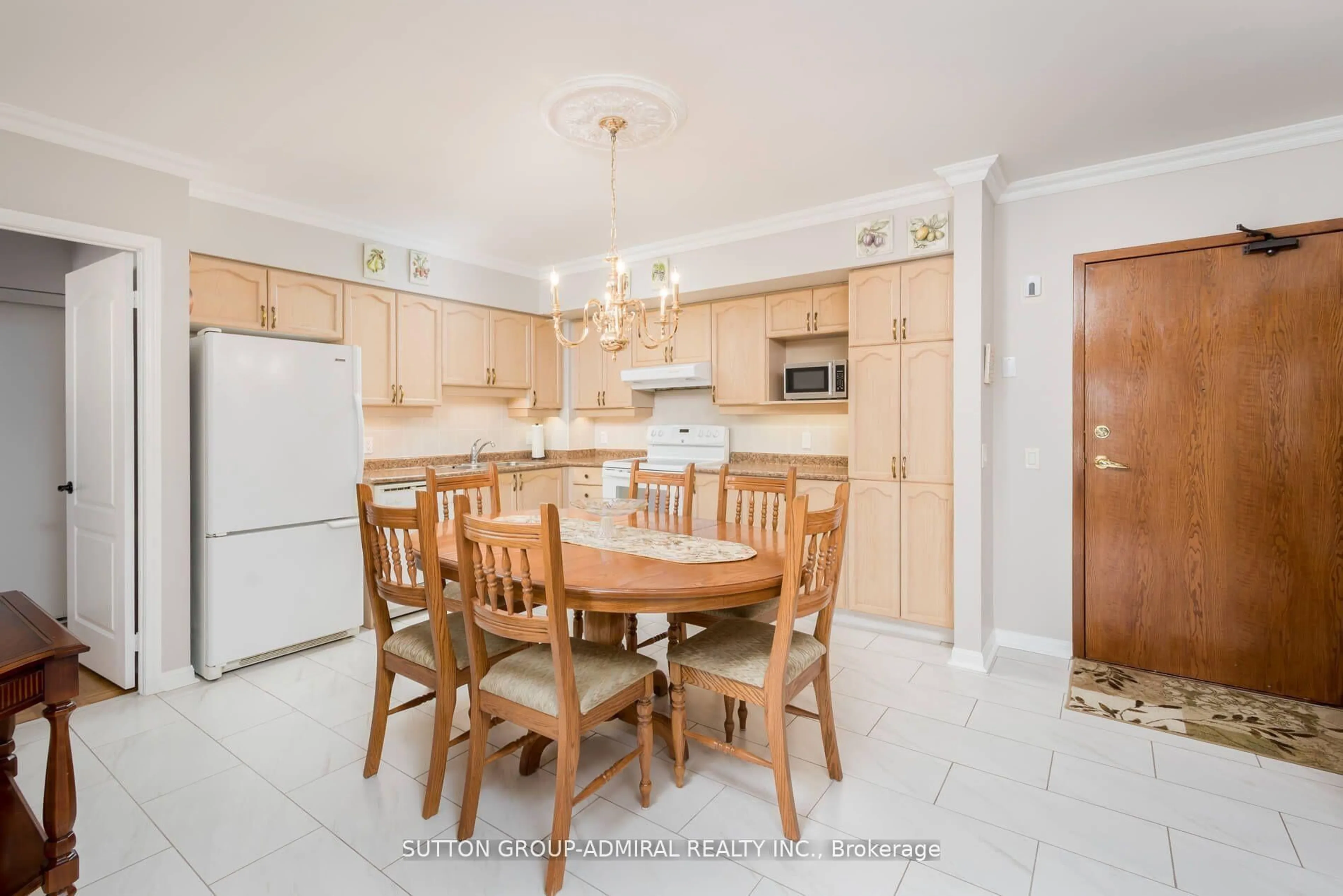 Open concept kitchen, ceramic/tile floor for 2504 Rutherford Rd #509, Vaughan Ontario L4K 5N5