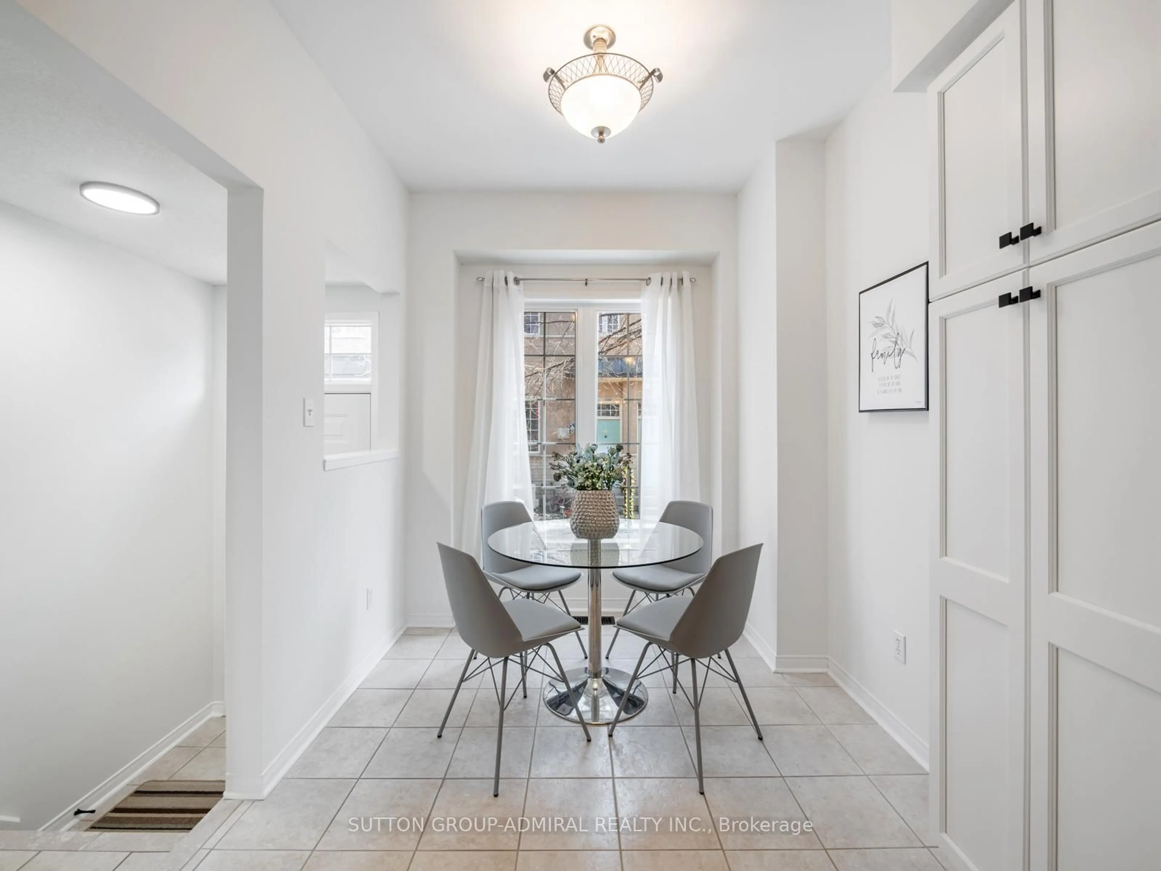 Dining room, ceramic/tile floor for 23 Observatory Lane #225, Richmond Hill Ontario L4C 0M7