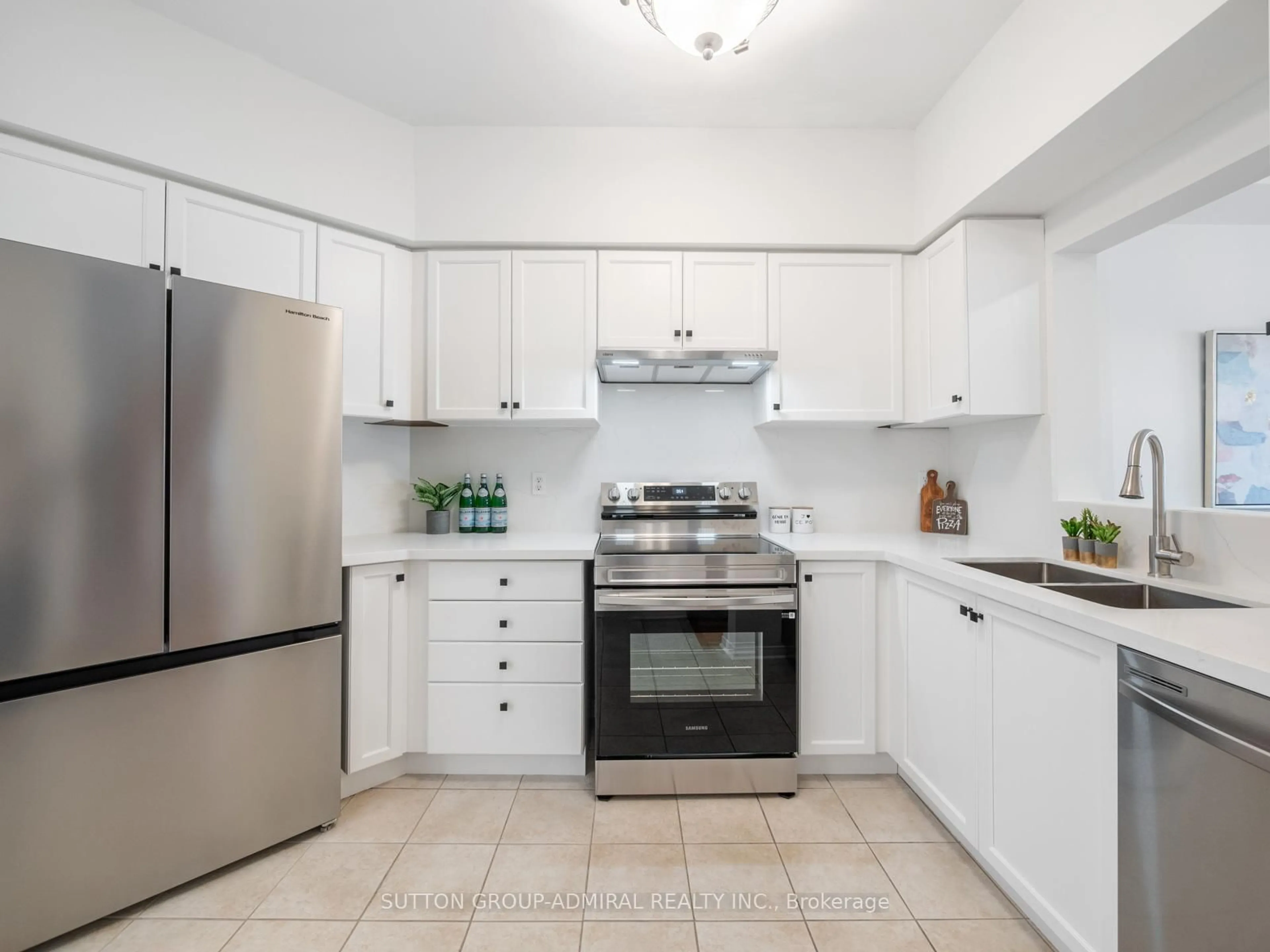 Standard kitchen, ceramic/tile floor for 23 Observatory Lane #225, Richmond Hill Ontario L4C 0M7