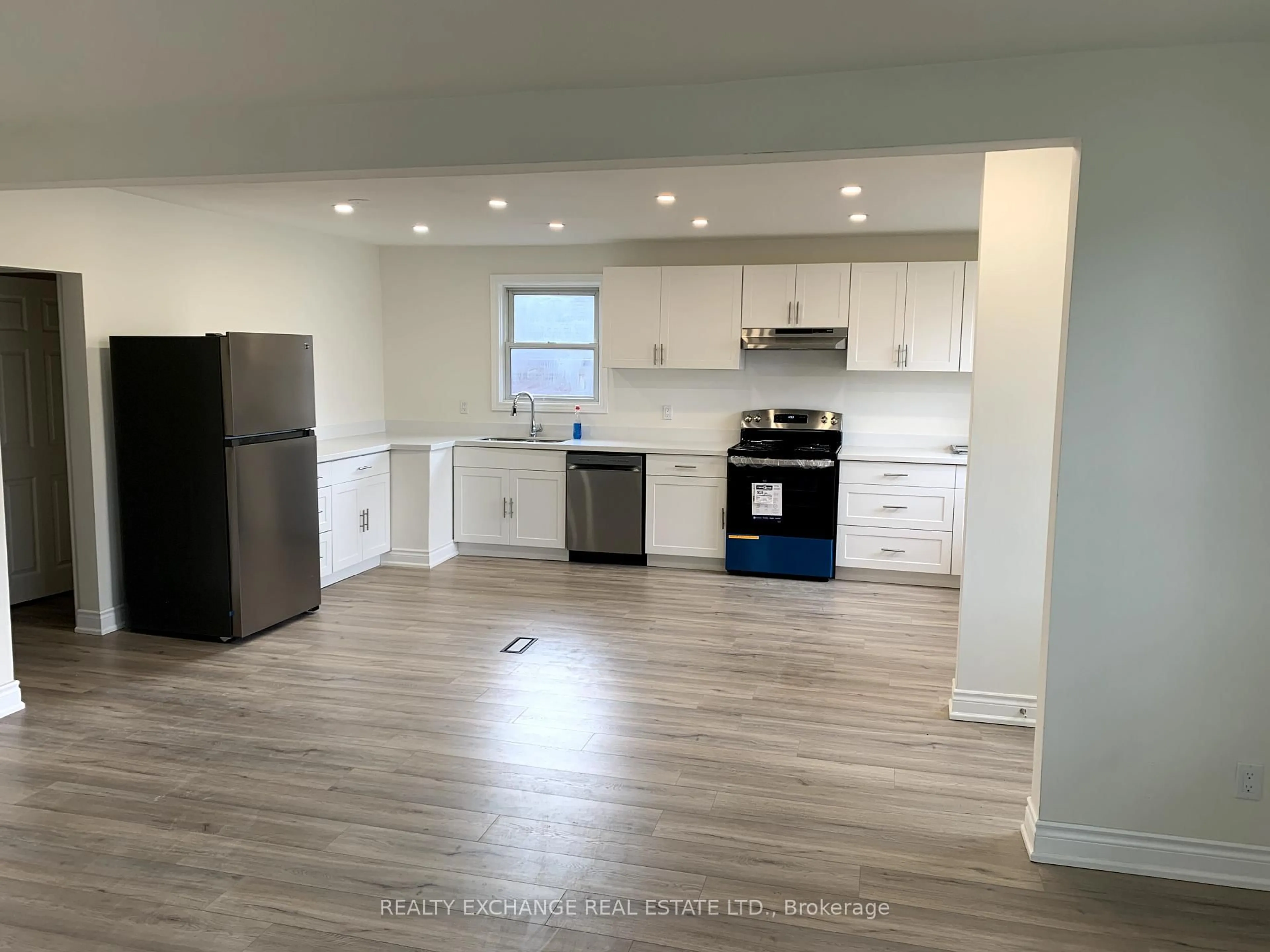 Open concept kitchen, unknown for 89 Thornton Ave, Bradford West Gwillimbury Ontario L3Z 1N3