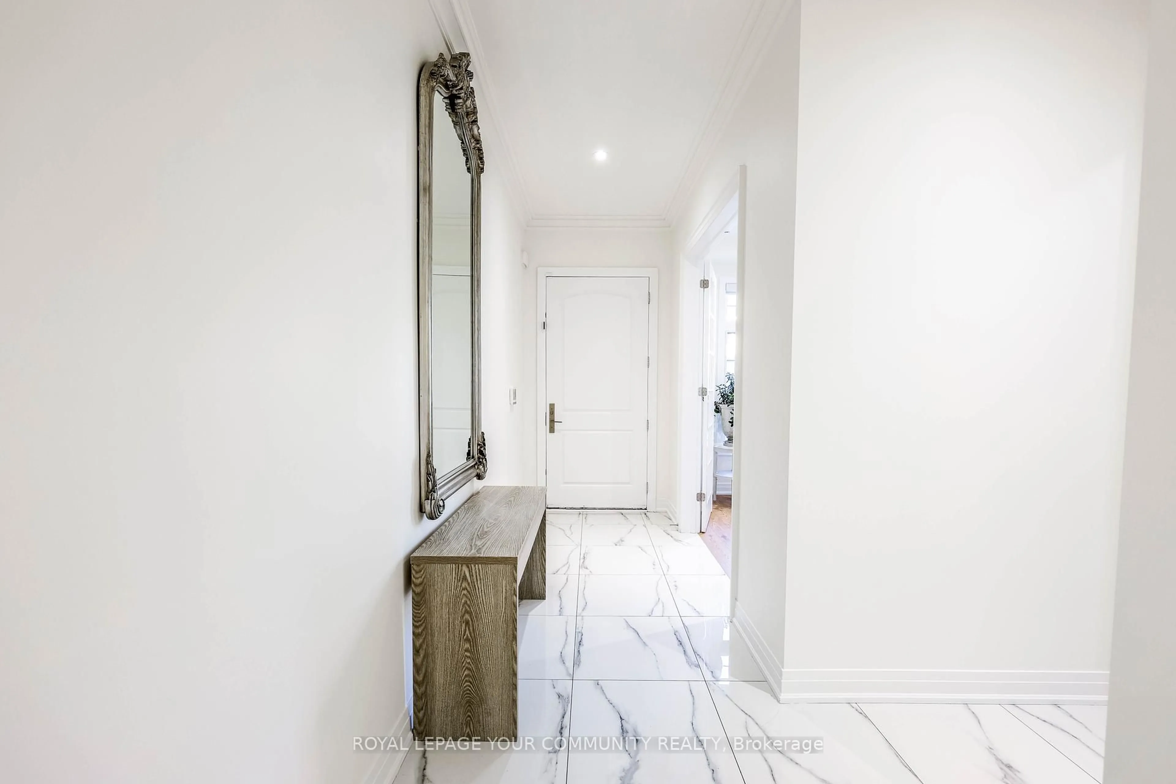 Indoor entryway for 18 Casavant Crt, Vaughan Ontario L6A 5A5