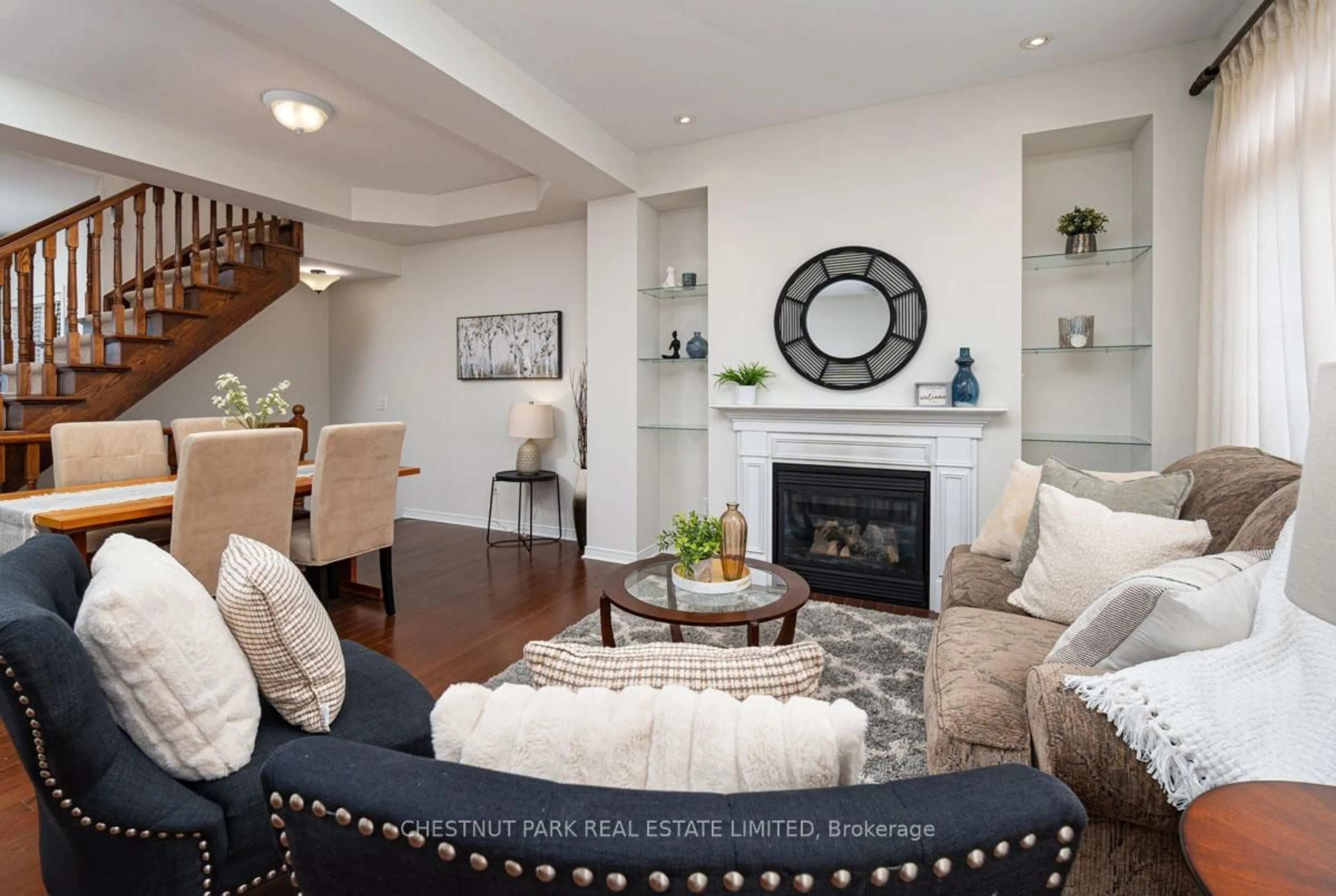 Living room with furniture, unknown for 66 Chapman Crt, Aurora Ontario L4G 0E2
