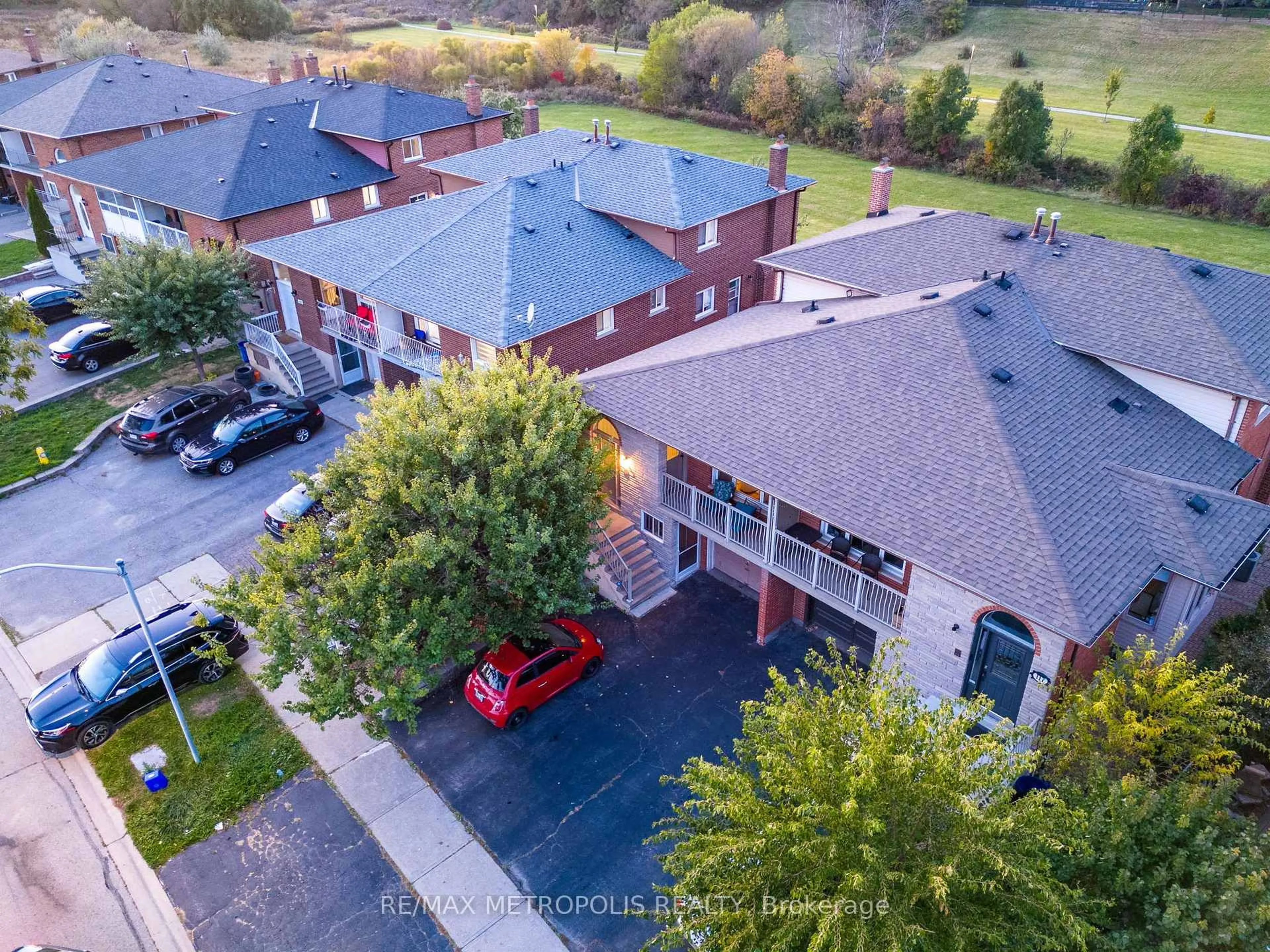 A pic from outside/outdoor area/front of a property/back of a property/a pic from drone, city buildings view from balcony for 119 Albany Dr, Vaughan Ontario L4L 2X6