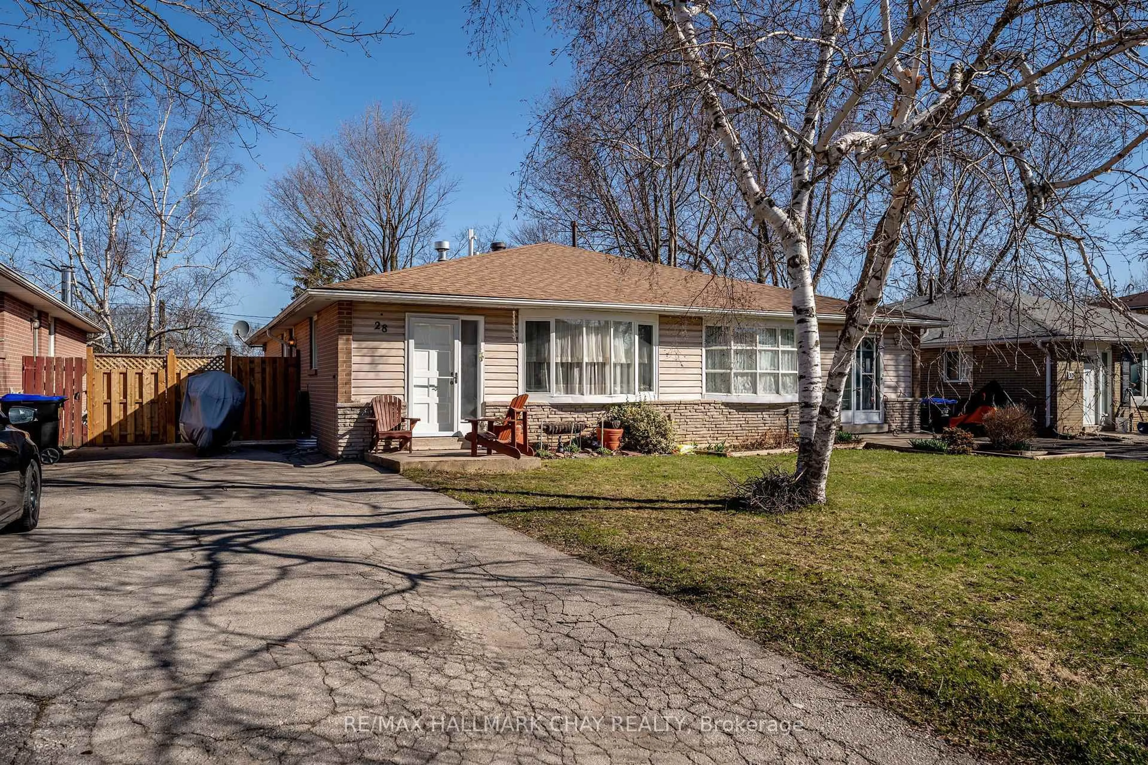 Home with brick exterior material, street for 28 Brown St, New Tecumseth Ontario L0G 1W0