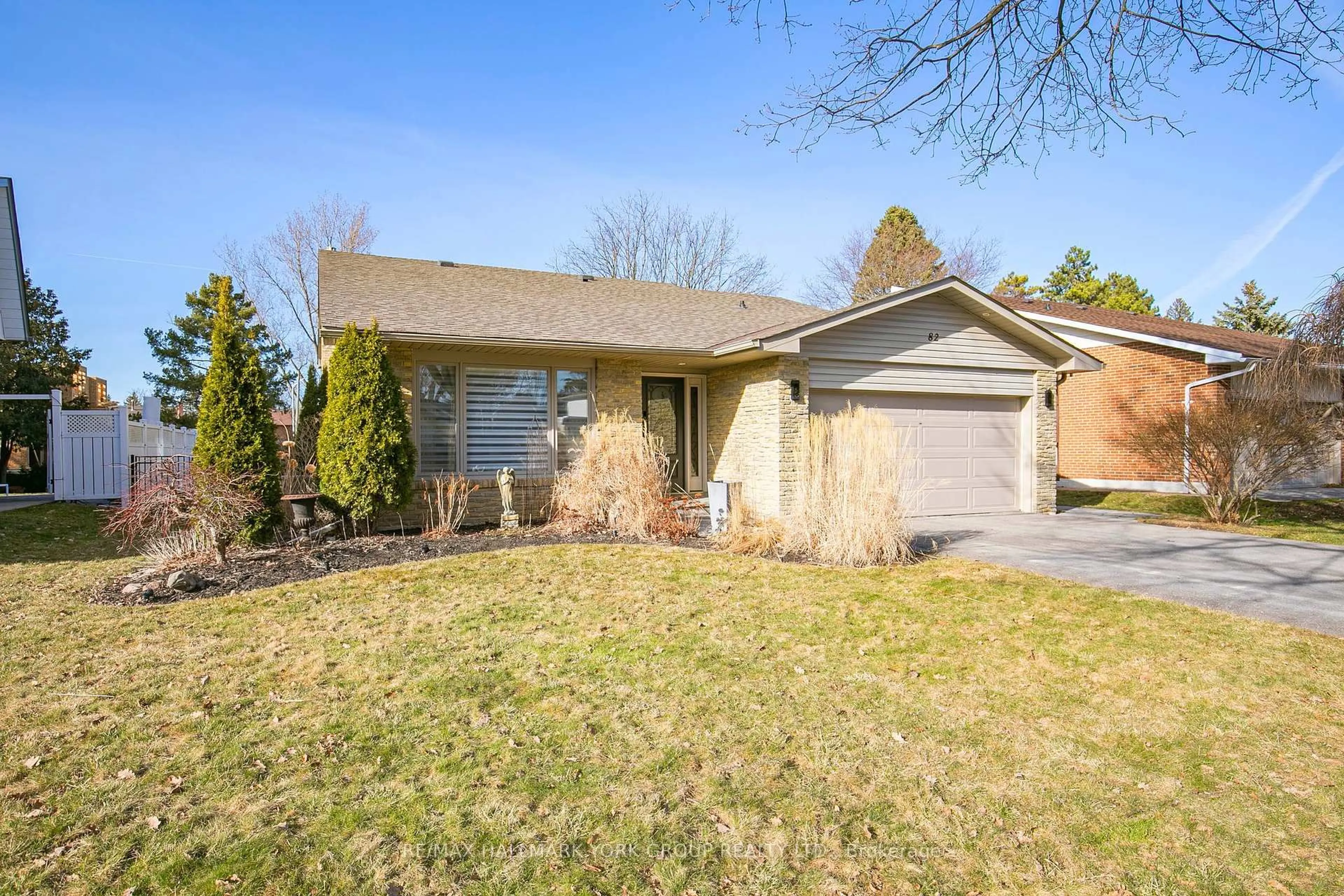 Home with brick exterior material, street for 82 Fairway Dr, Aurora Ontario L4G 2H4