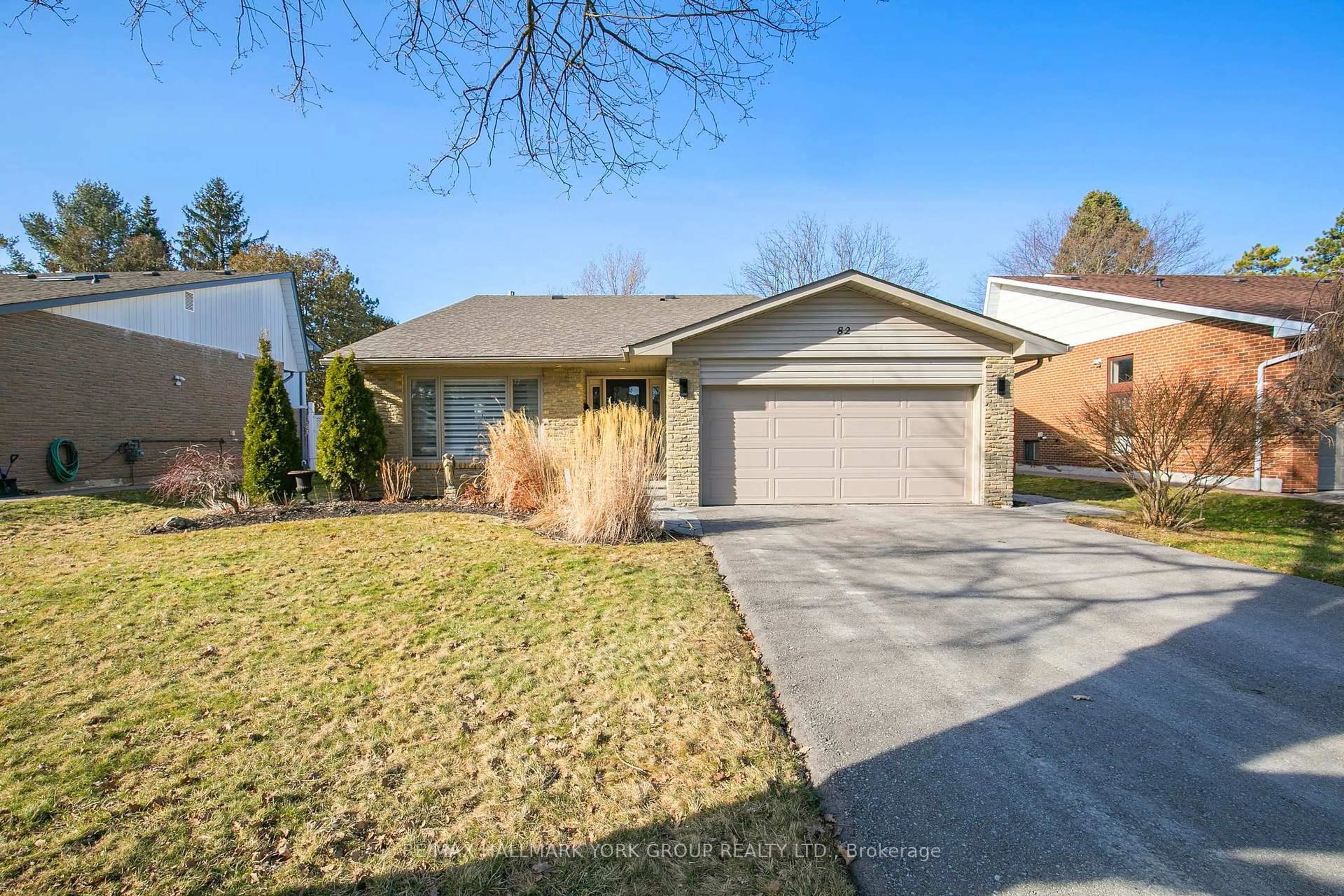 Home with brick exterior material, street for 82 Fairway Dr, Aurora Ontario L4G 2H4