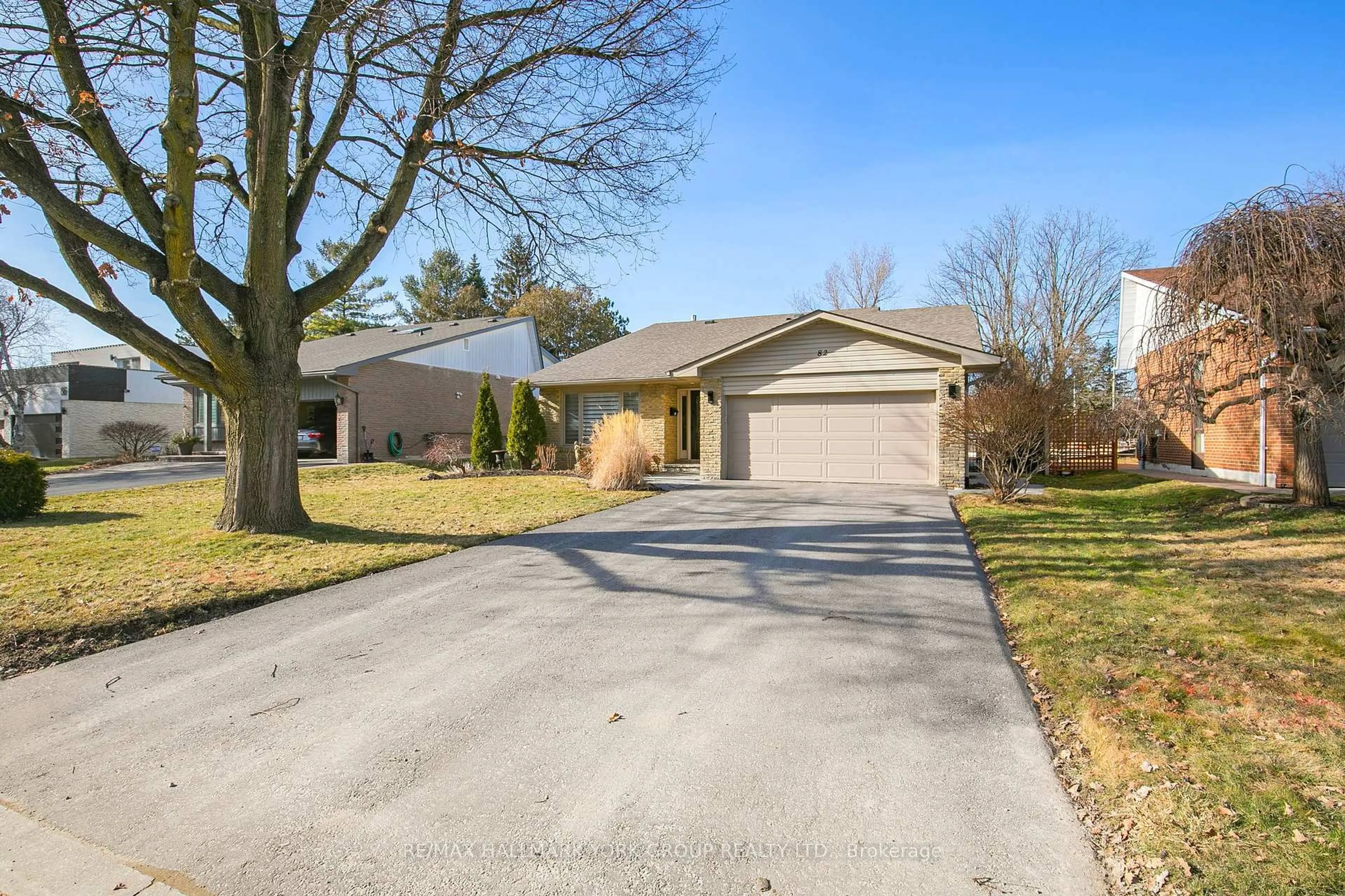 Unknown for 82 Fairway Dr, Aurora Ontario L4G 2H4