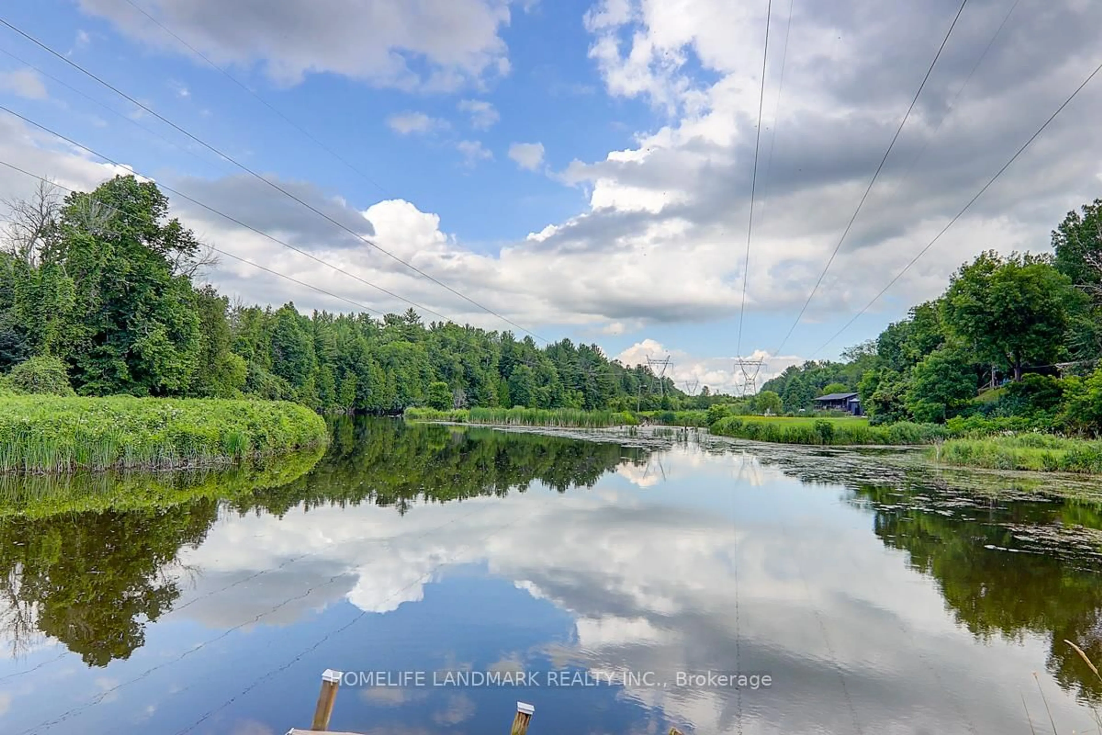 Blurry image for 22 Hannah Rd, Georgina Ontario L0E 1N0