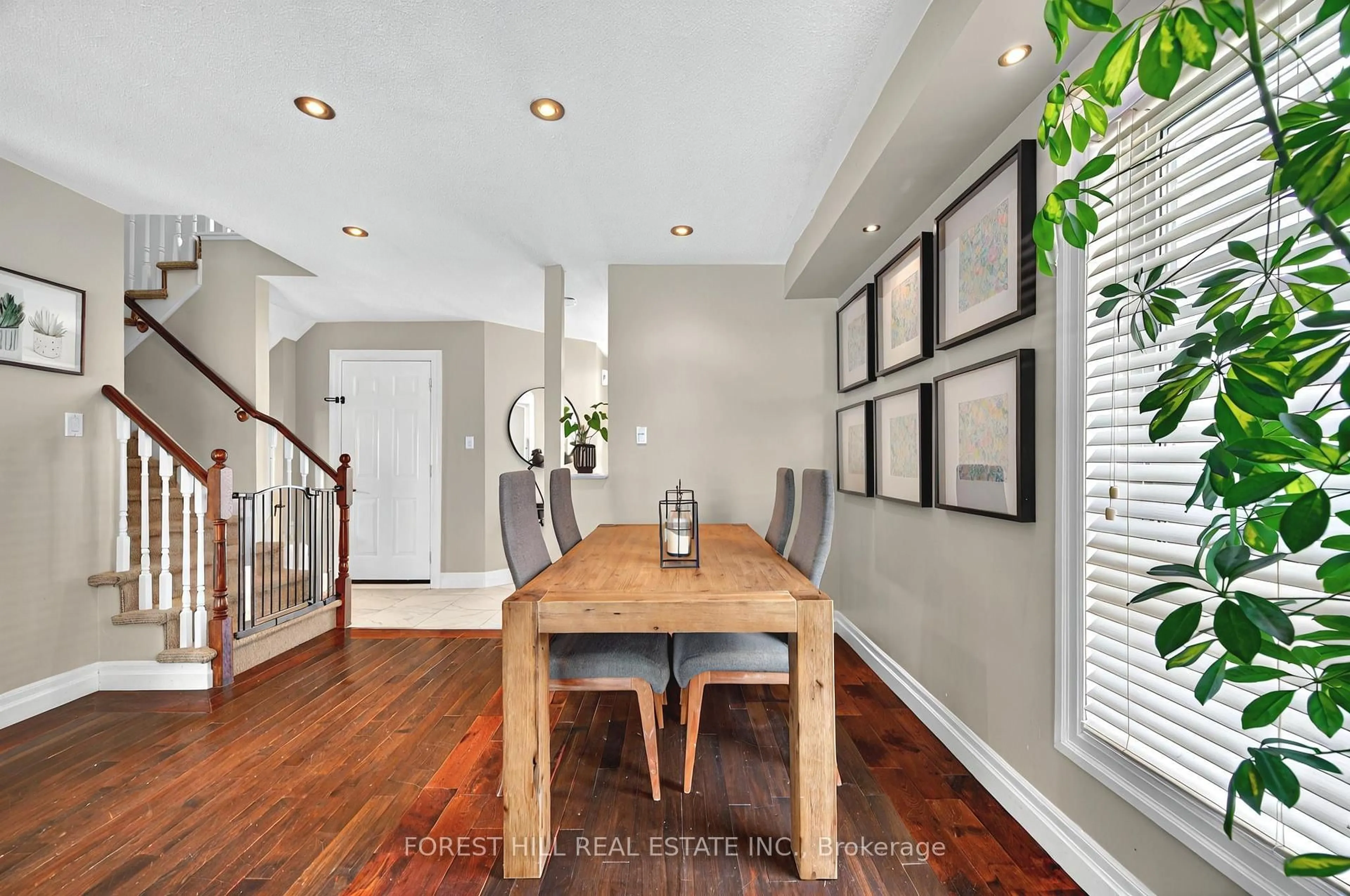 Dining room, wood/laminate floor for 88 Noble Dr, Bradford West Gwillimbury Ontario L3Z 3B4