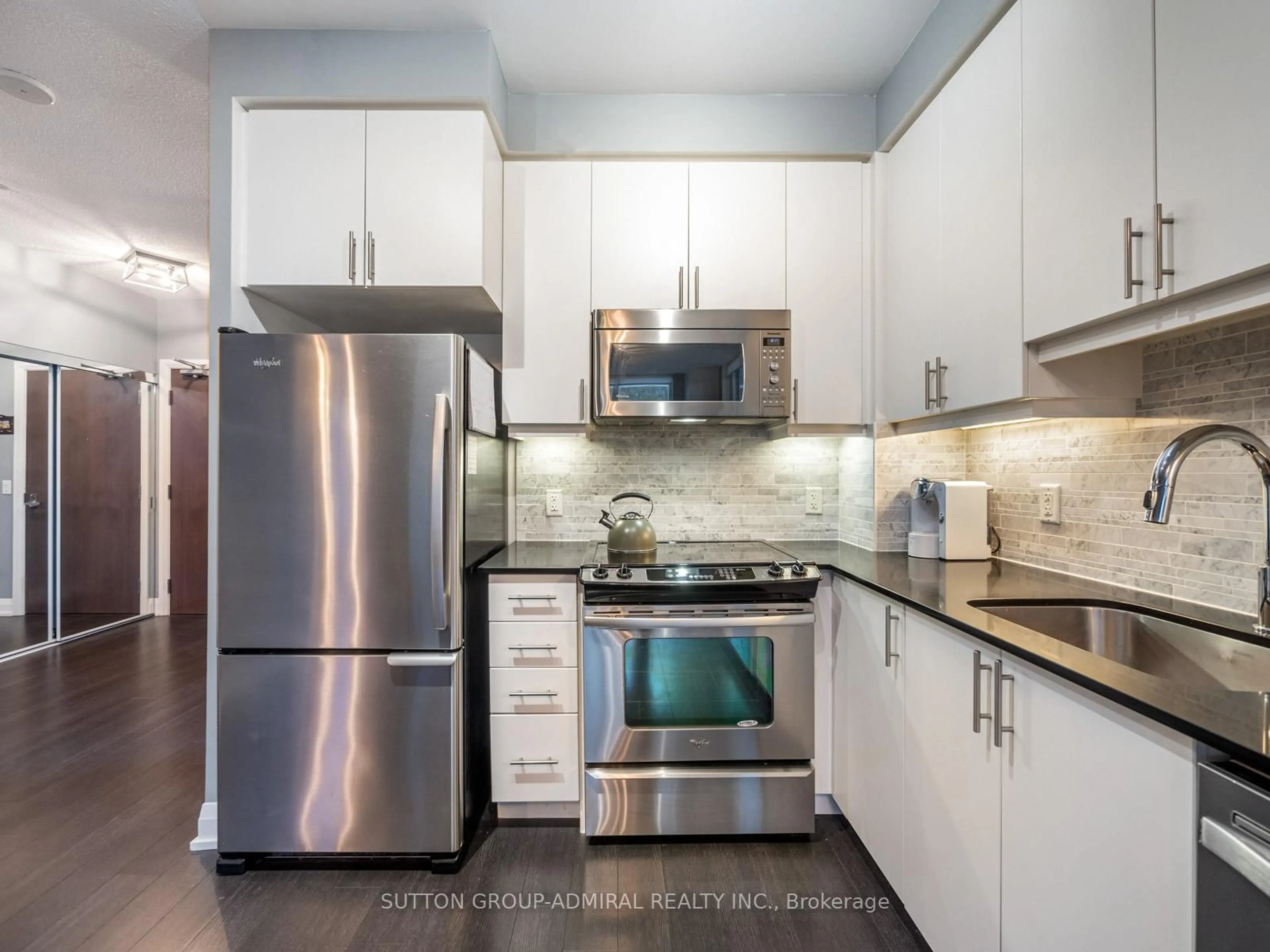 Standard kitchen, ceramic/tile floor for 85 North Park Rd #114, Vaughan Ontario L4J 0H9