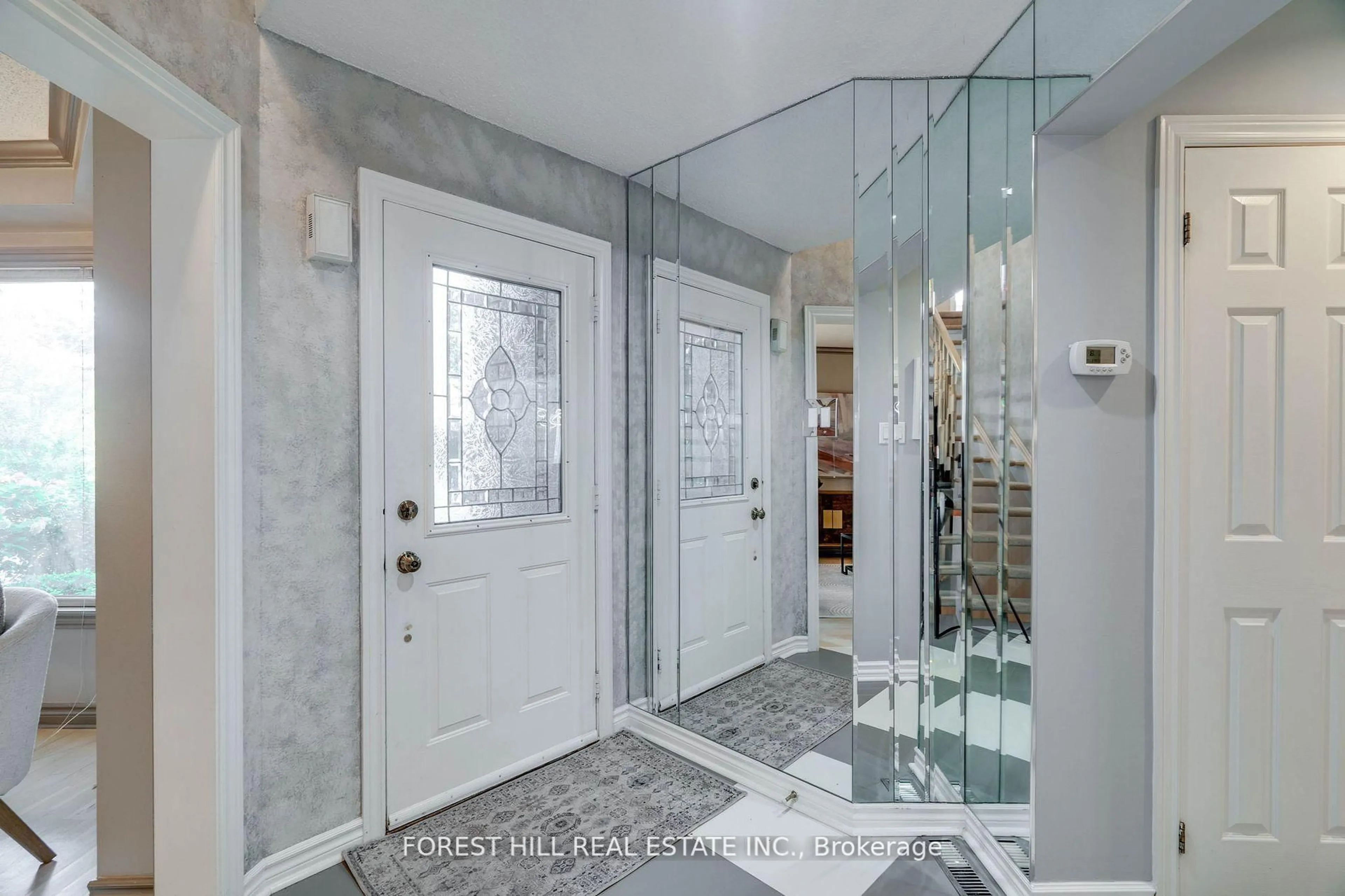 Indoor entryway for 109 Downing Blvd, Vaughan Ontario L4J 7M2