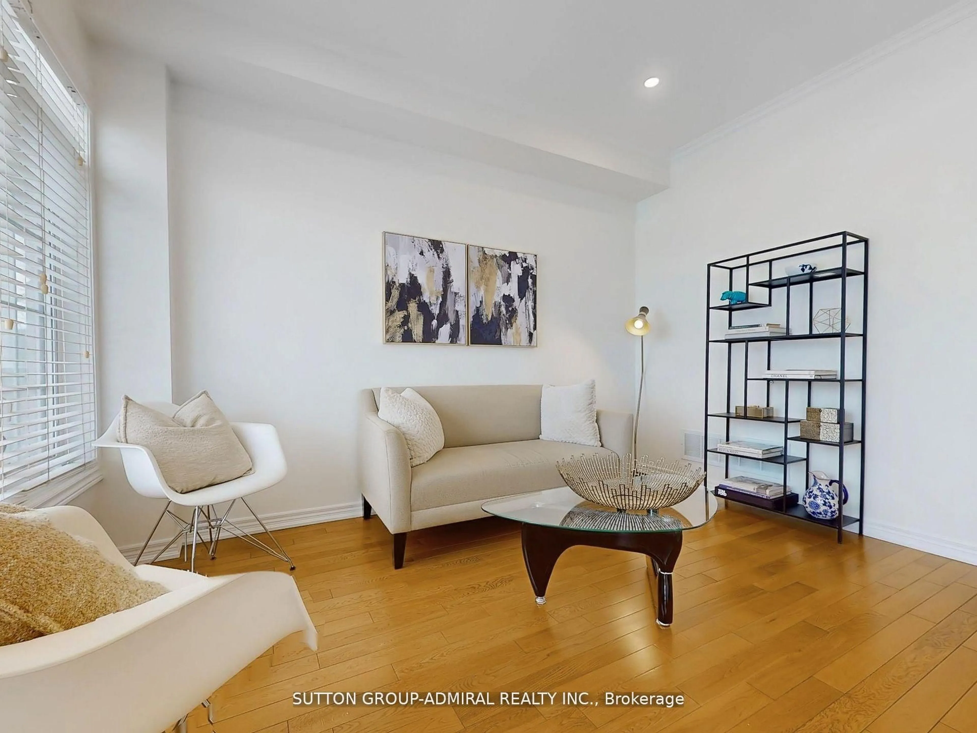 Living room with furniture, unknown for 9241 Bathurst St #5, Richmond Hill Ontario L4C 6C2