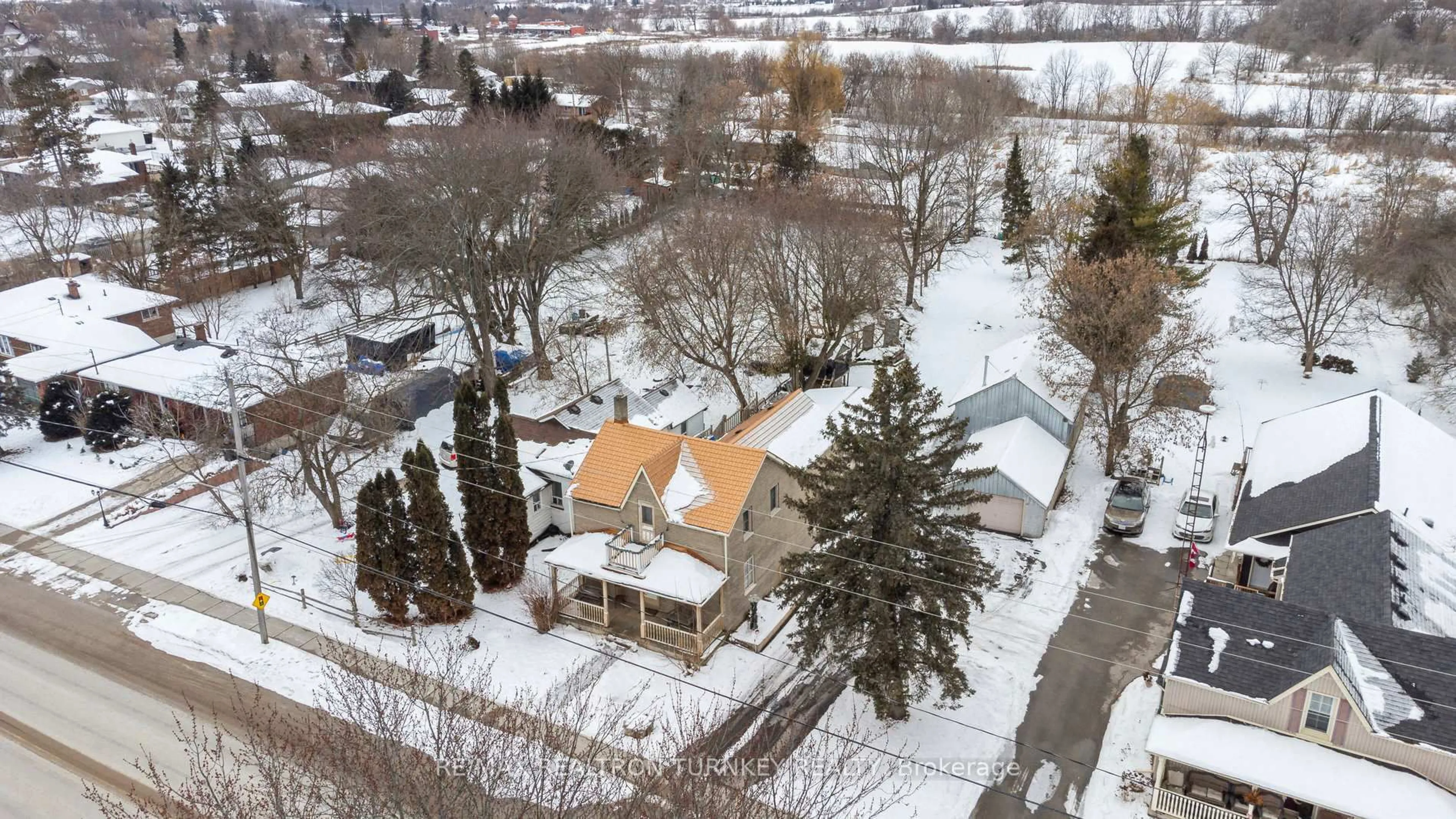 A pic from outside/outdoor area/front of a property/back of a property/a pic from drone, street for 46 King St, Innisfil Ontario L0L 1L0