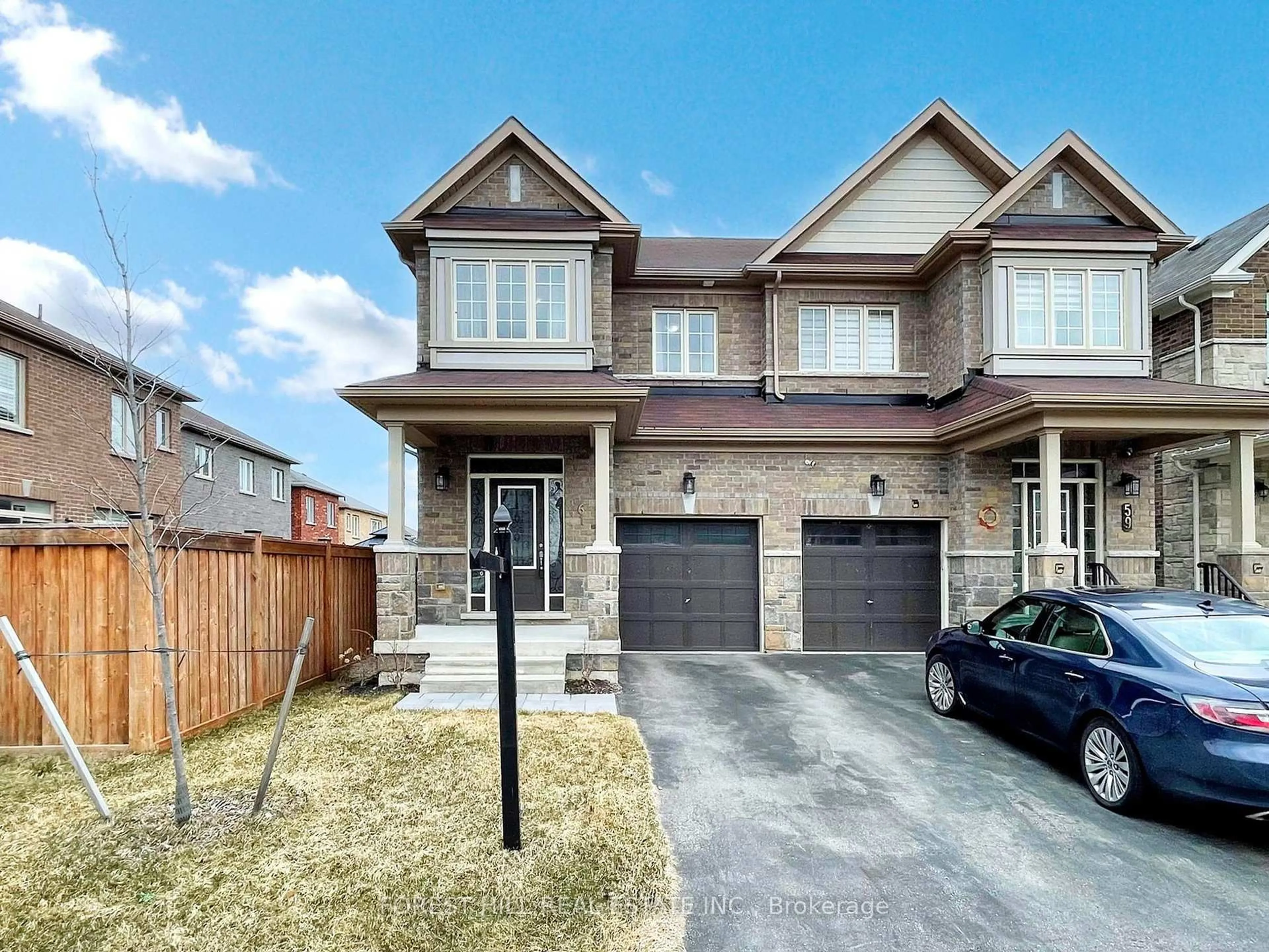 Home with brick exterior material, street for 61 Robb Thompson Rd, East Gwillimbury Ontario L0G 1M0