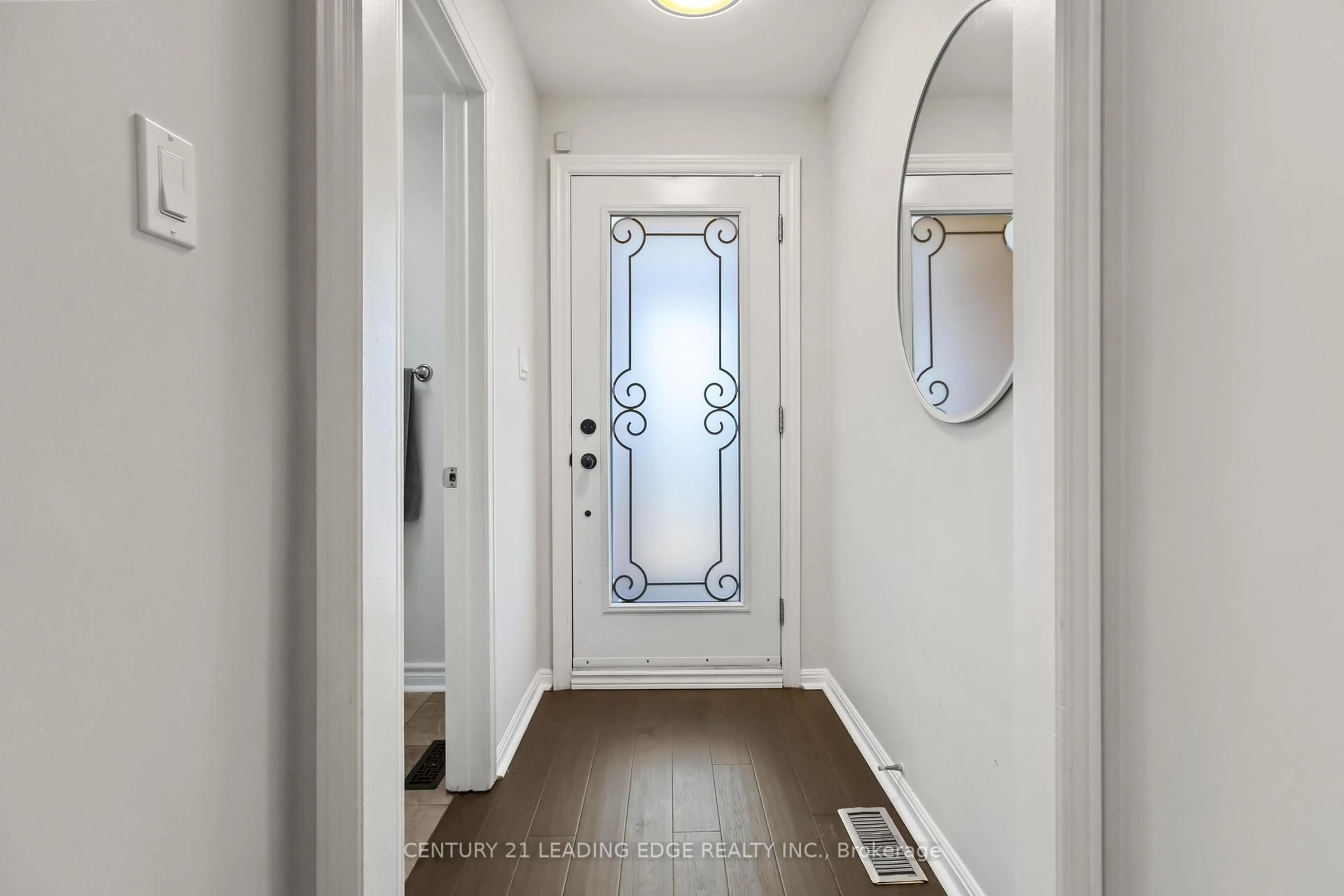 Indoor entryway for 115 Major Buttons Dr, Markham Ontario L3P 3X7