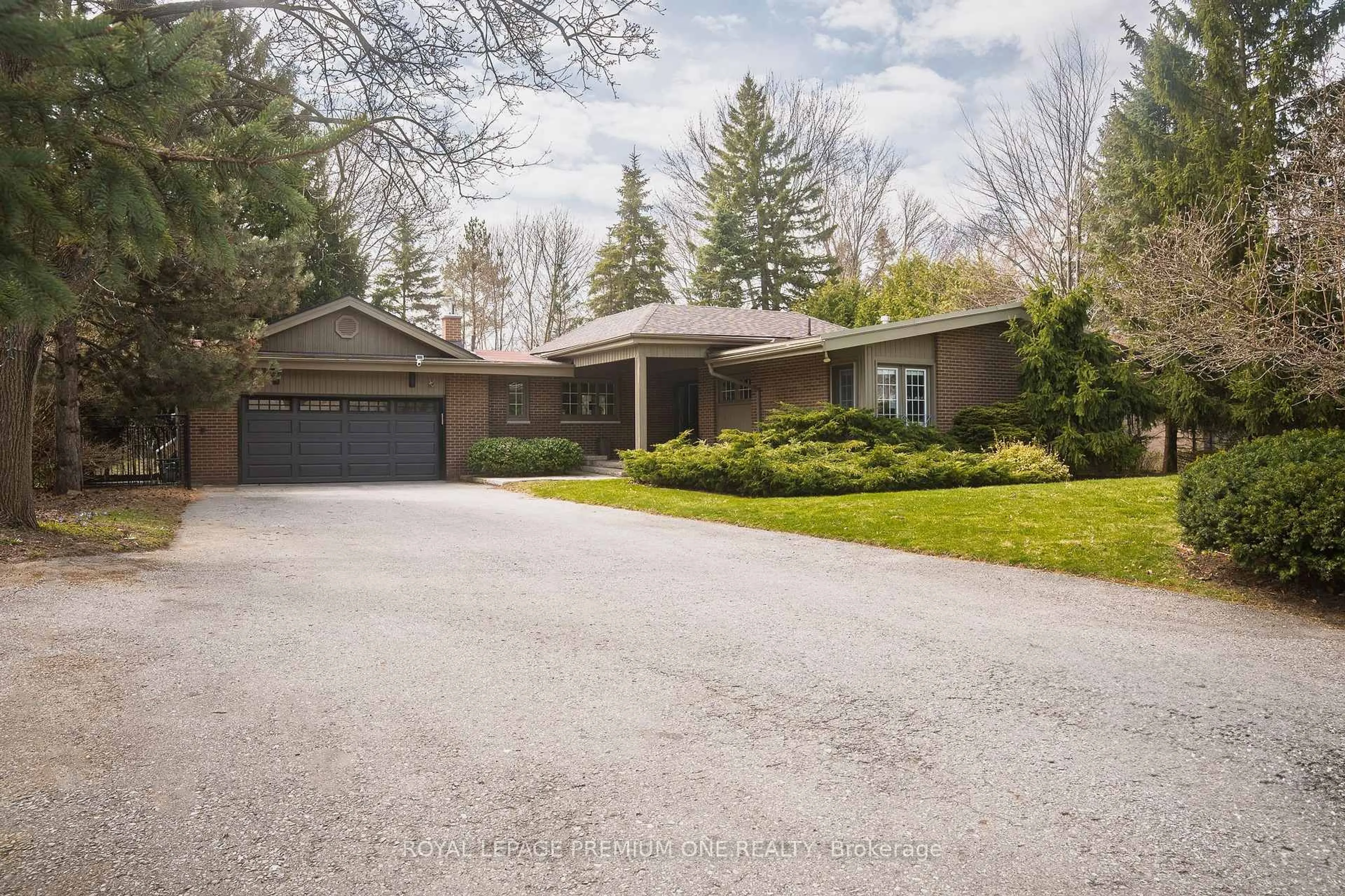 Unknown for 135 Patricia Dr, King Ontario L7B 1H3