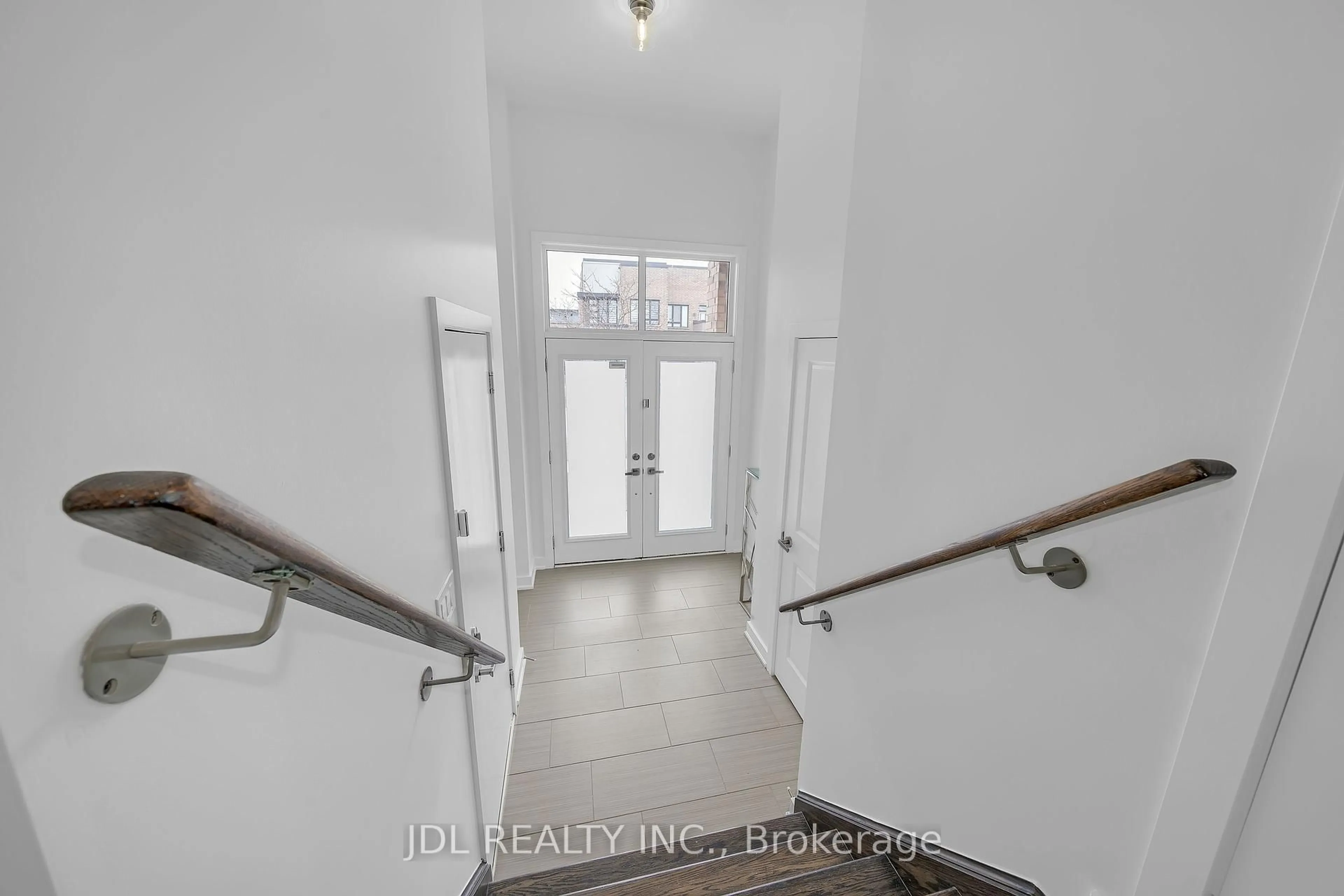 Indoor entryway for 103 Denarius Cres, Richmond Hill Ontario L4E 0Y9