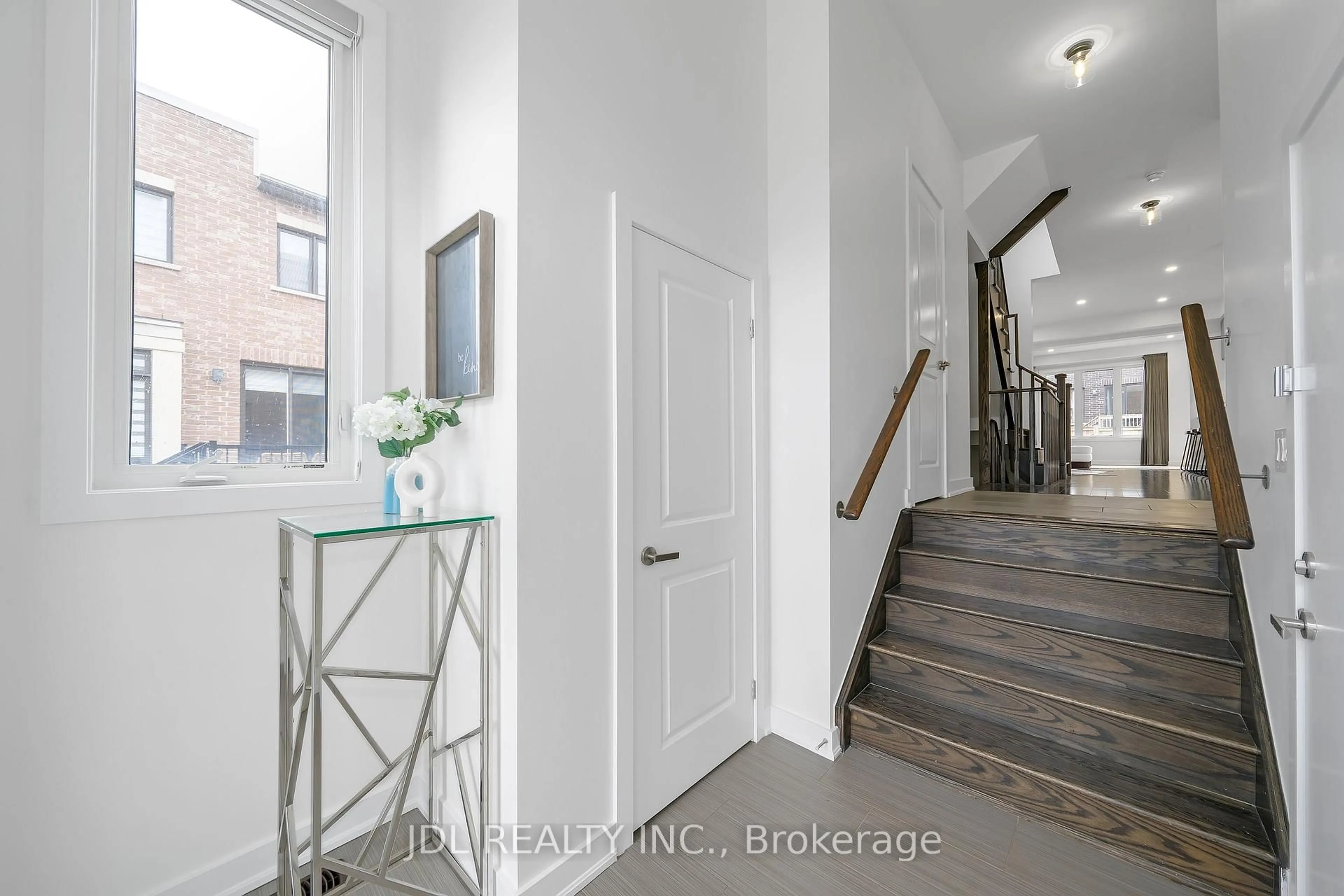 Indoor entryway for 103 Denarius Cres, Richmond Hill Ontario L4E 0Y9