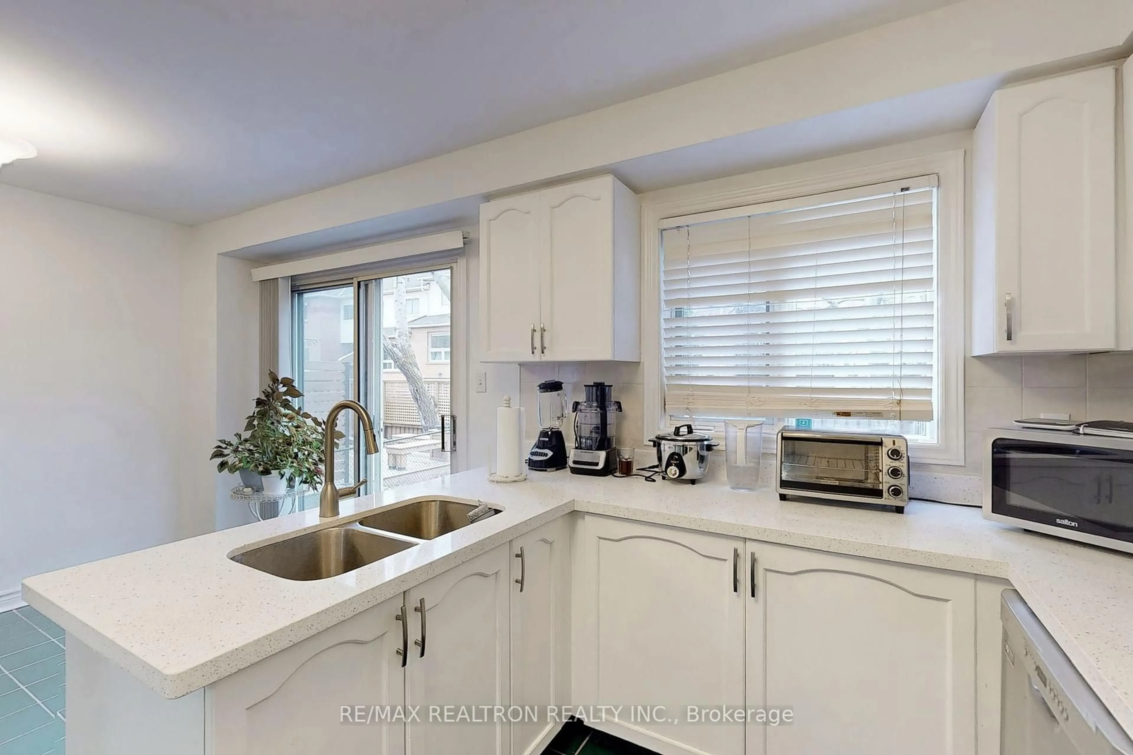 Unknown for 99 Widdifield Ave, Newmarket Ontario L3X 1Z3