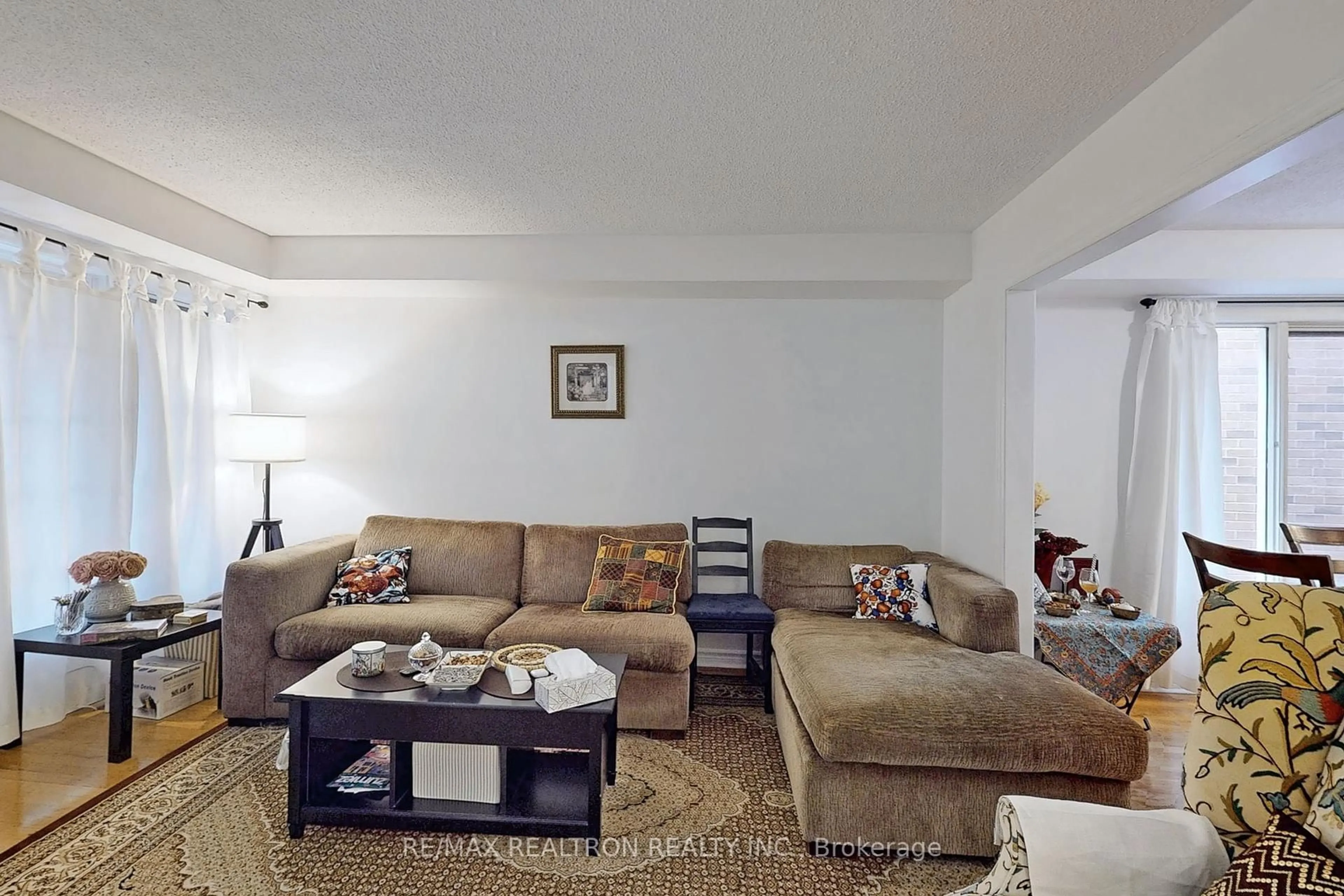 Living room with furniture, carpet floor for 99 Widdifield Ave, Newmarket Ontario L3X 1Z3