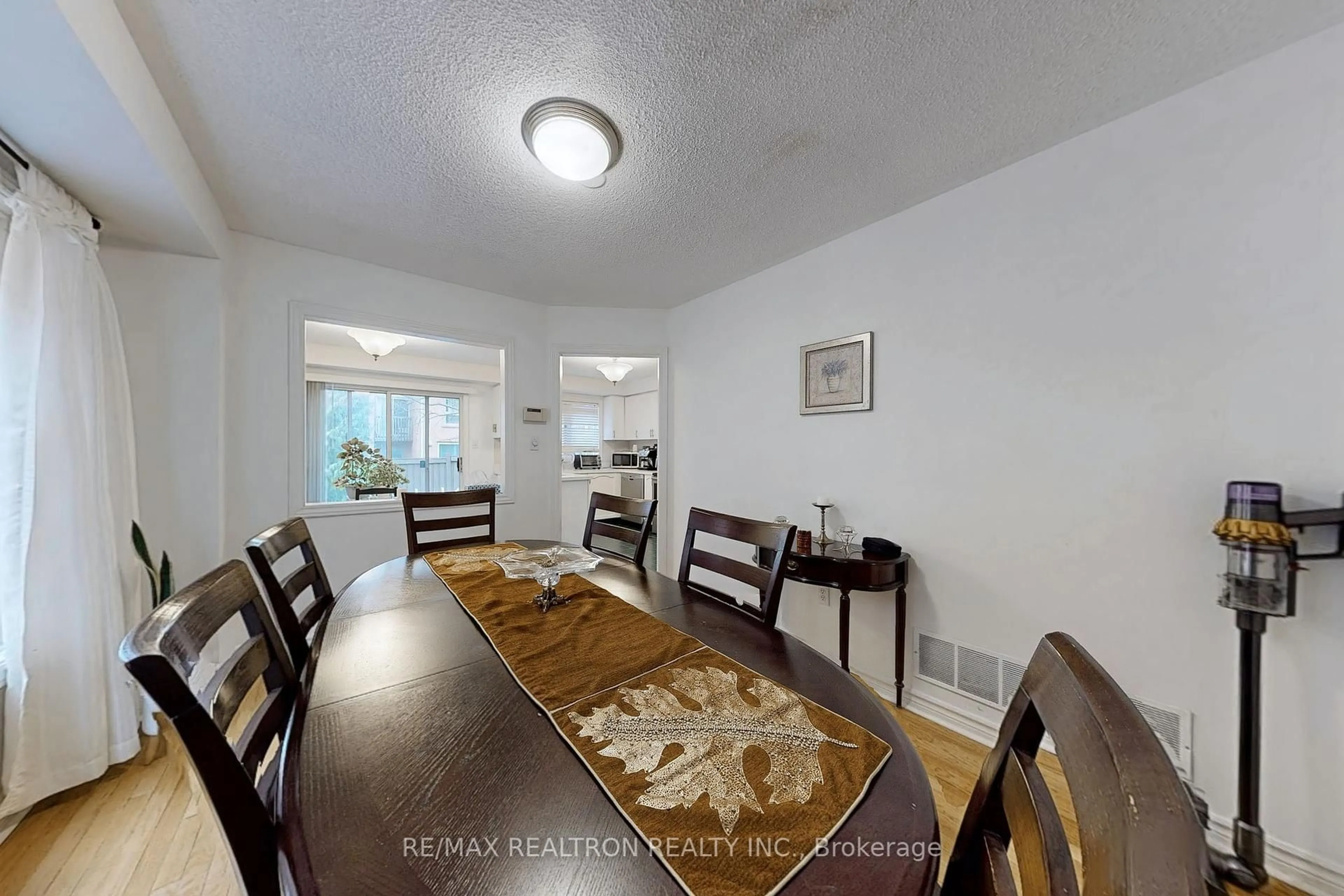 Dining room, unknown for 99 Widdifield Ave, Newmarket Ontario L3X 1Z3