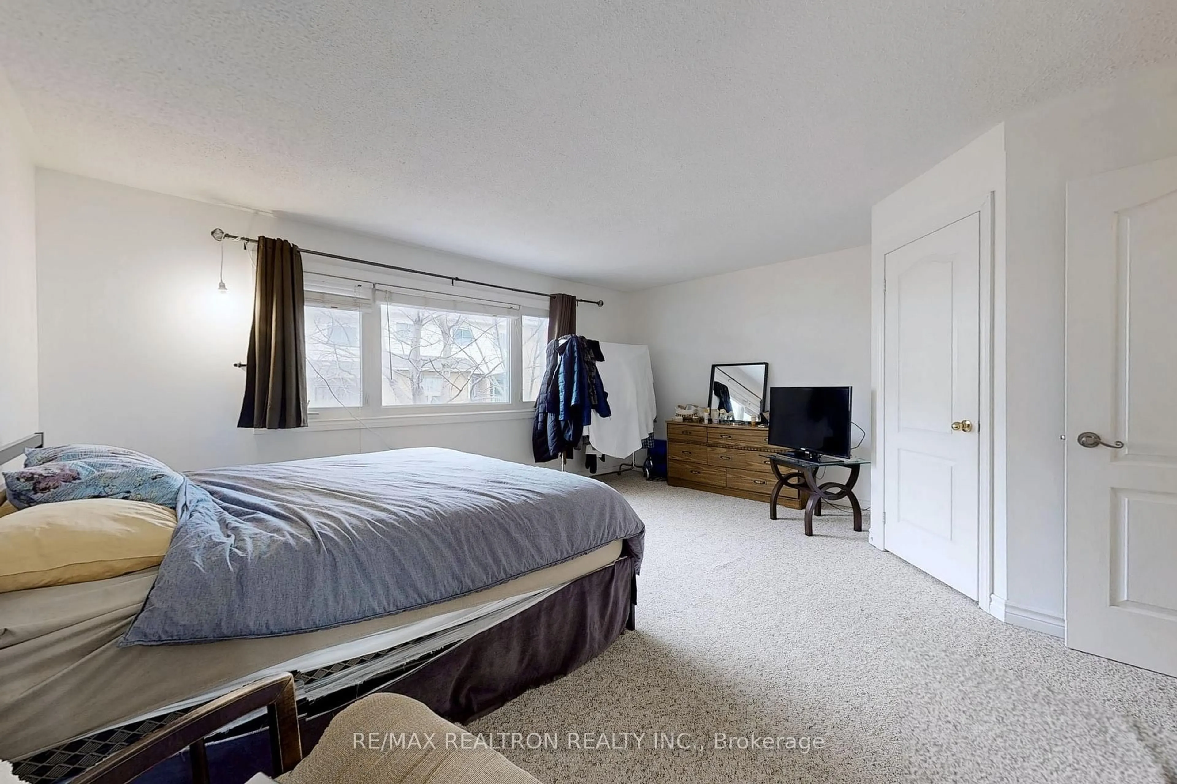 A pic of a room for 99 Widdifield Ave, Newmarket Ontario L3X 1Z3