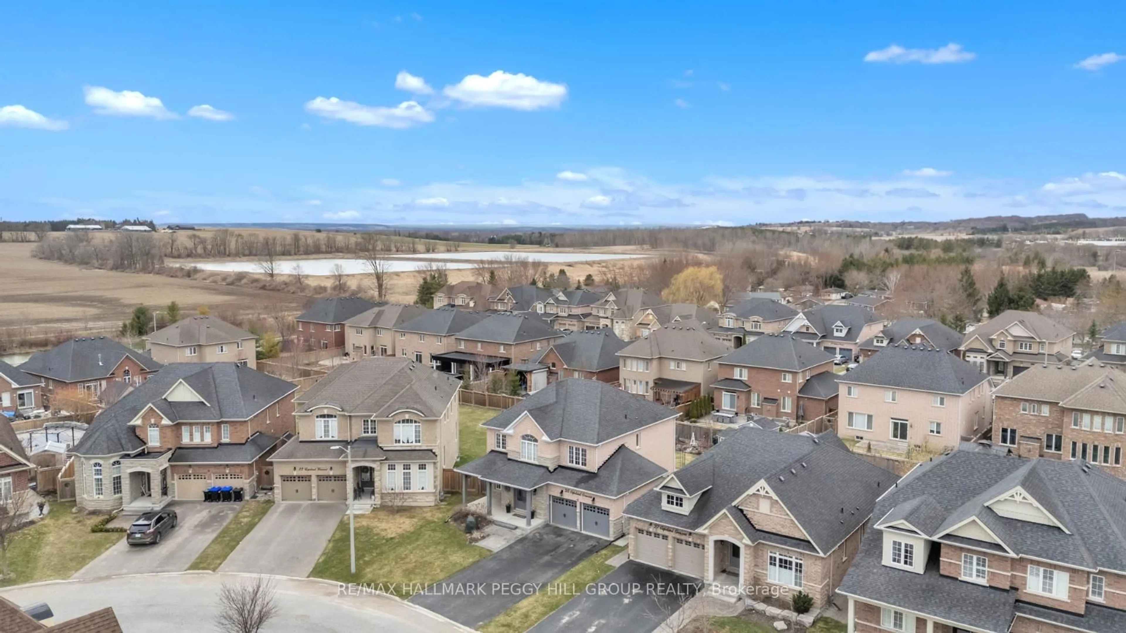 A pic from outside/outdoor area/front of a property/back of a property/a pic from drone, mountain view for 25 Copeland Cres, Innisfil Ontario L0L 1L0