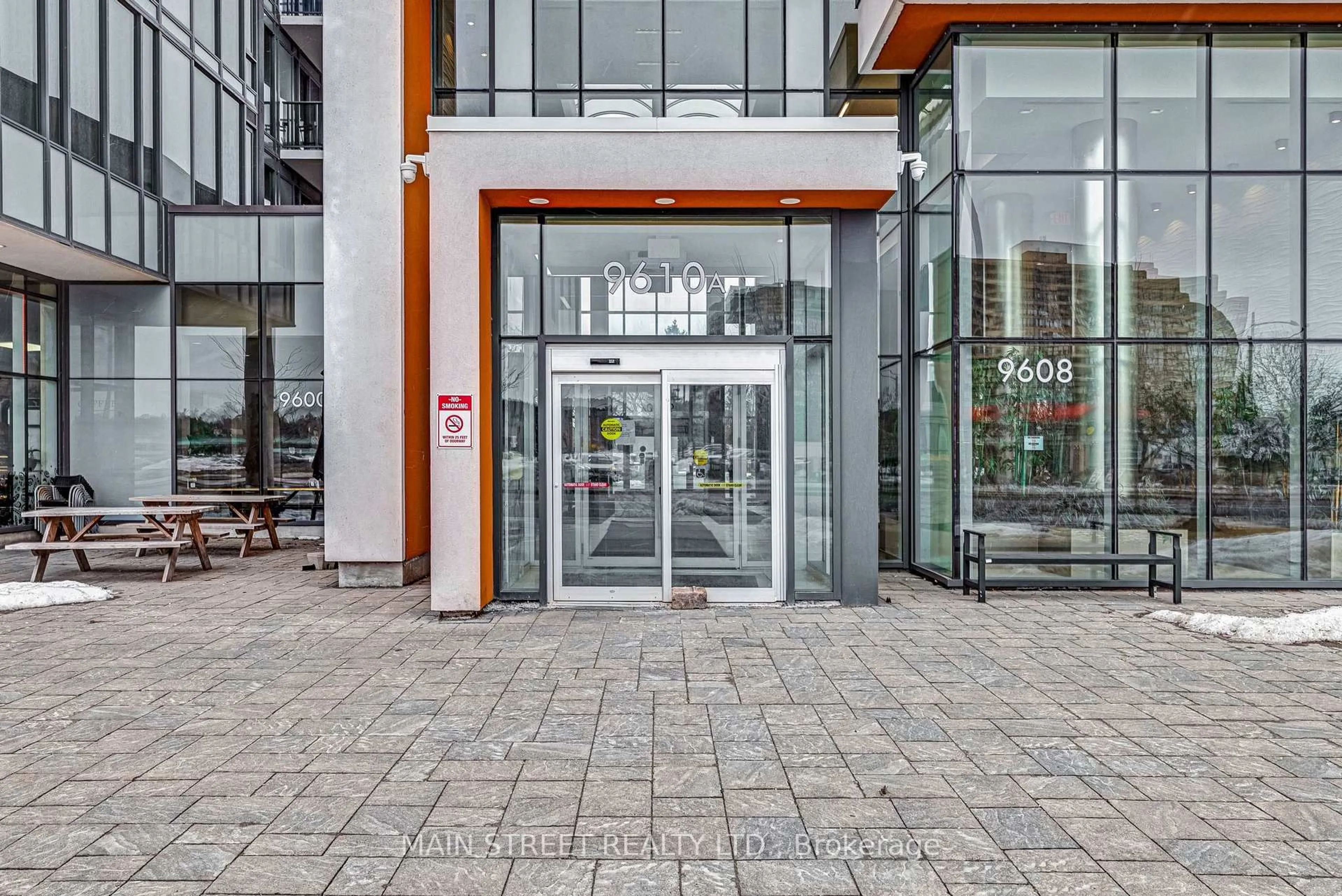 Indoor foyer for 9608 Yonge St #1610A, Richmond Hill Ontario L4C 0X4